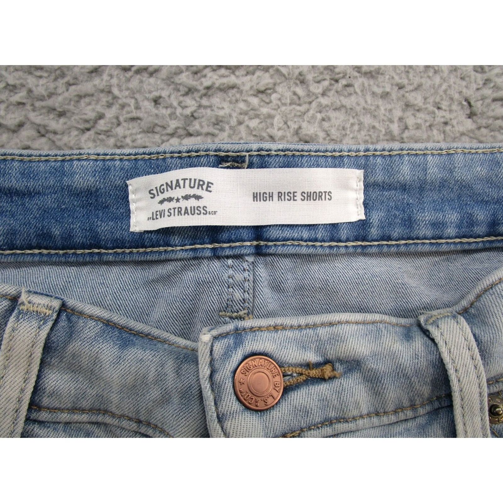 Levi's Levi's Signature High Rise Raw Hem Cut Off Women's Denim Shorts W28 Size 6 Blue Cotton Denim 90s Retro Pockets Button Zipper Size 28" / US 6 / IT 42 - 2 Thumbnail