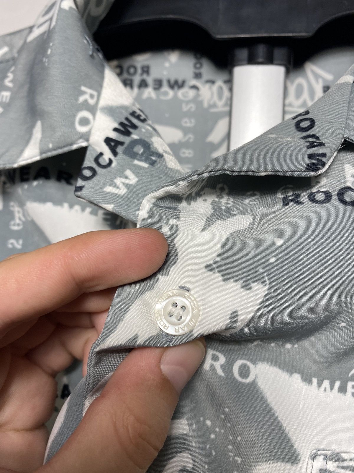 Rocawear Vintage Rocawear Jnco Style Monogram Hawaii Shirt Button Up Size US L / EU 52-54 / 3 - 6 Thumbnail
