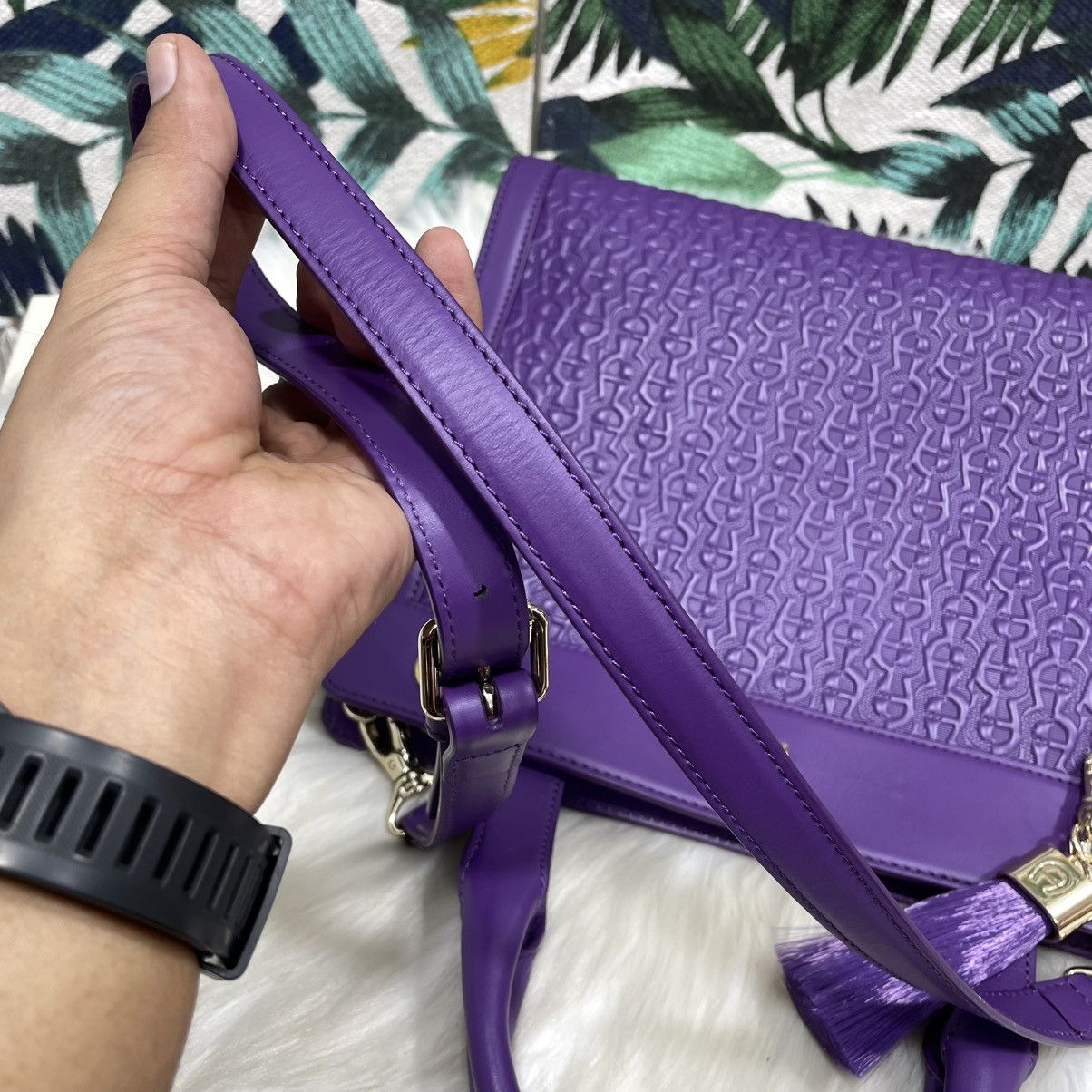 Aigner Authentic AIGNER Embossed Leather Handbag/ Shoulder Bag Size ONE SIZE - 21 Thumbnail