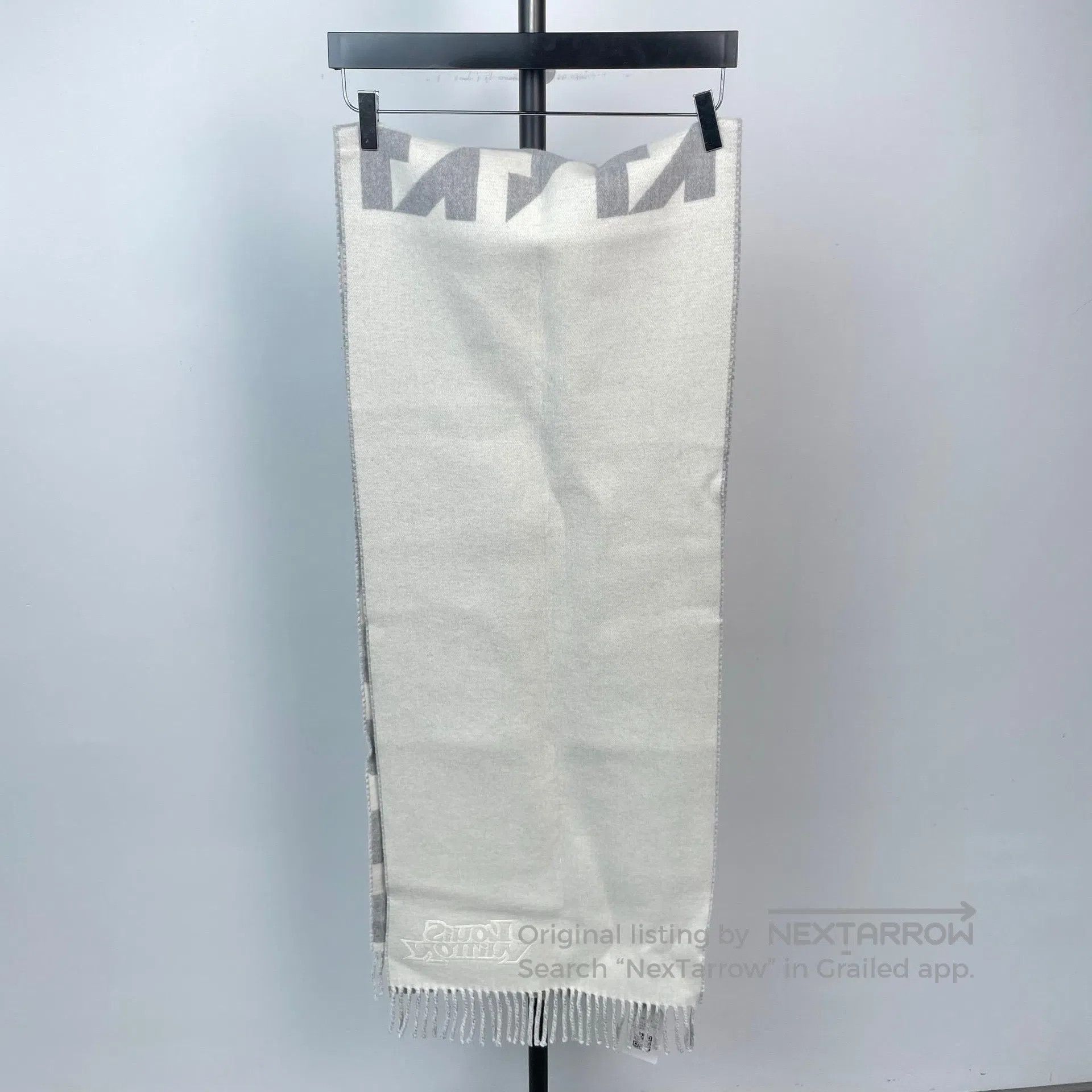 Louis Vuitton Louis Vuitton Houndstooth gray and white fringed large log Size ONE SIZE - 5 Thumbnail