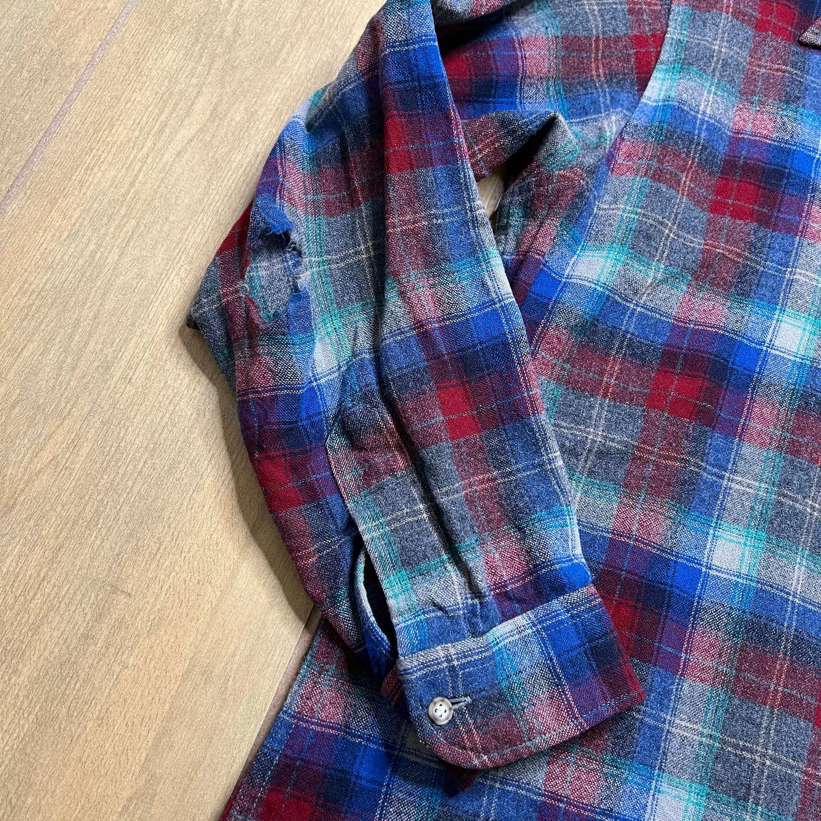 Pendleton Vintage Pendleton Wool Flannel Shirt USA Plaid XL Distress Size US XL / EU 56 / 4 - 11 Thumbnail