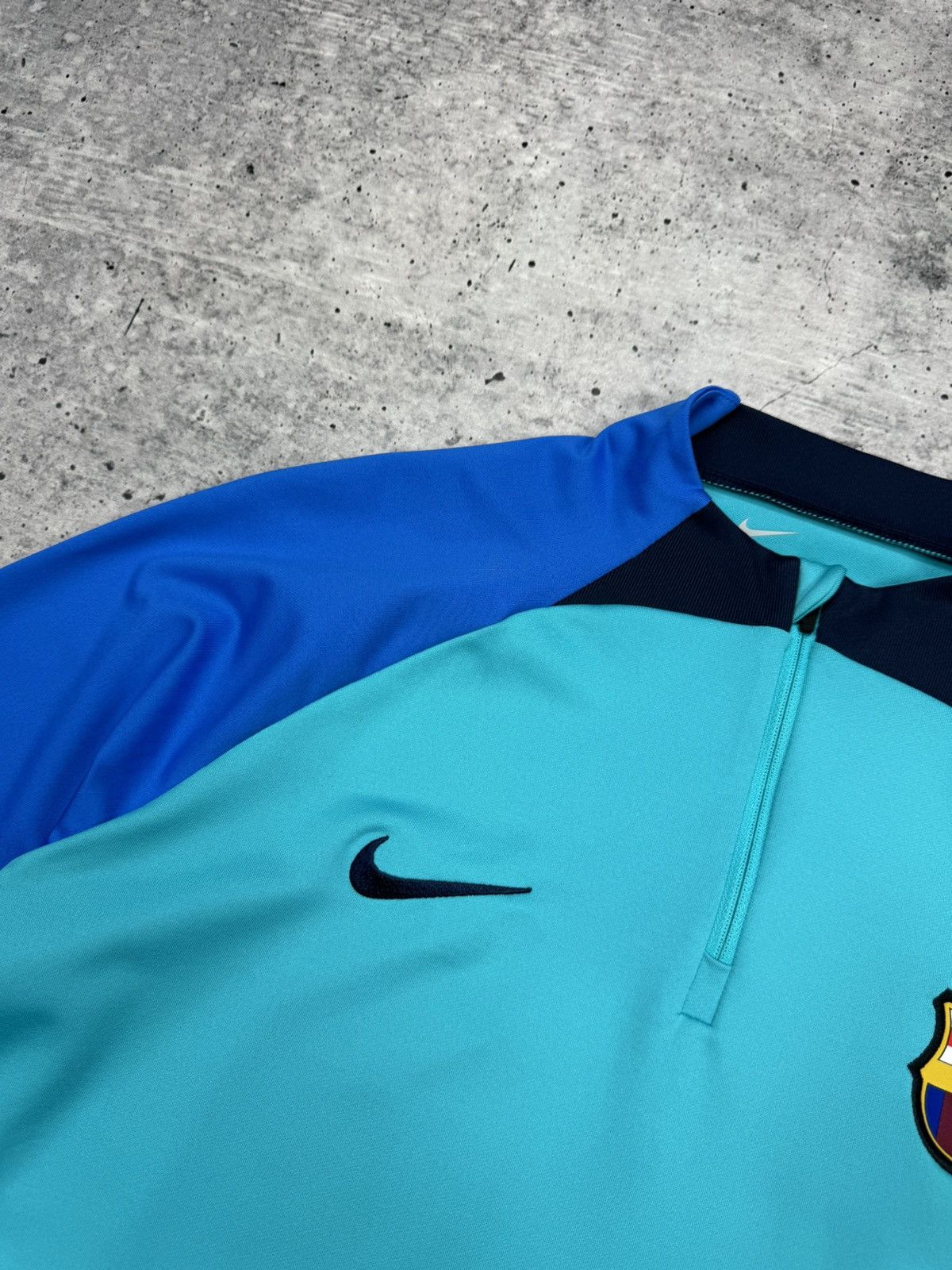 Designer × Nike Vintage Nike F.C. Barcelona Logo Y2K Jersey Zip Sweatshirt Size US L / EU 52-54 / 3 - 9 Thumbnail