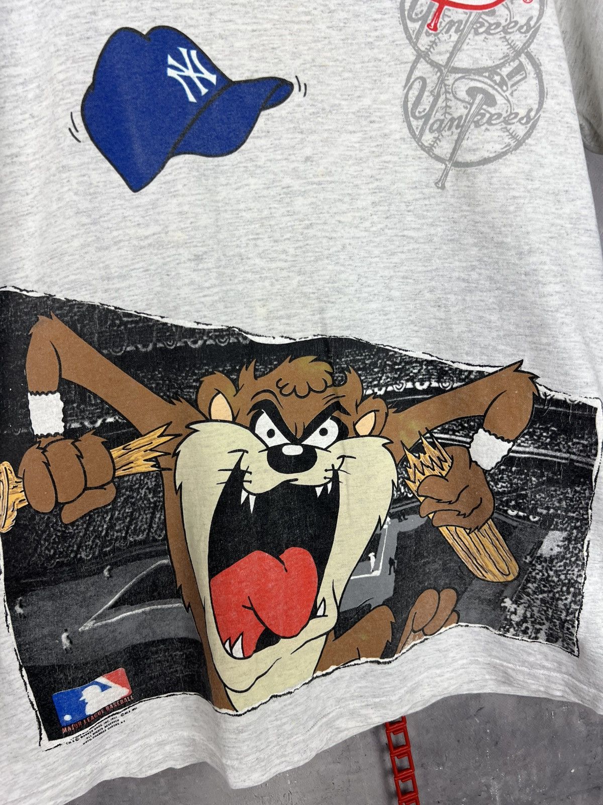 Changes × MLB × Vintage Vintage 1991 Los Angeles Dodgers Looney Toons Taz T-Shirt L Size US L / EU 52-54 / 3 - 9 Thumbnail