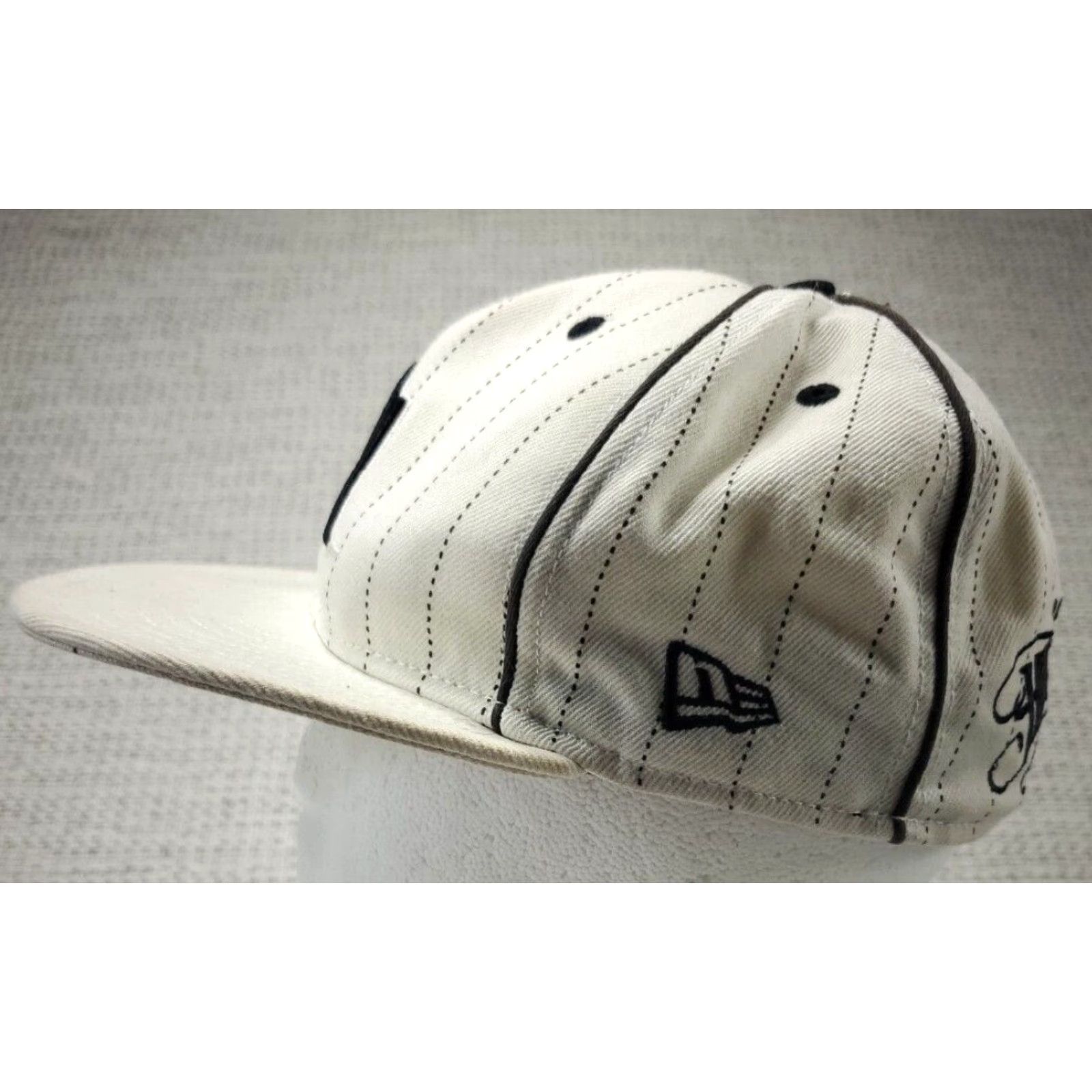 Bally Hart and Huntington 59Fifty Baseball Cap Hat Fitted 7 White 59Fifty Baseball Cap Mens Cap Pinstripe Ball Hat Size ONE SIZE - 4 Thumbnail