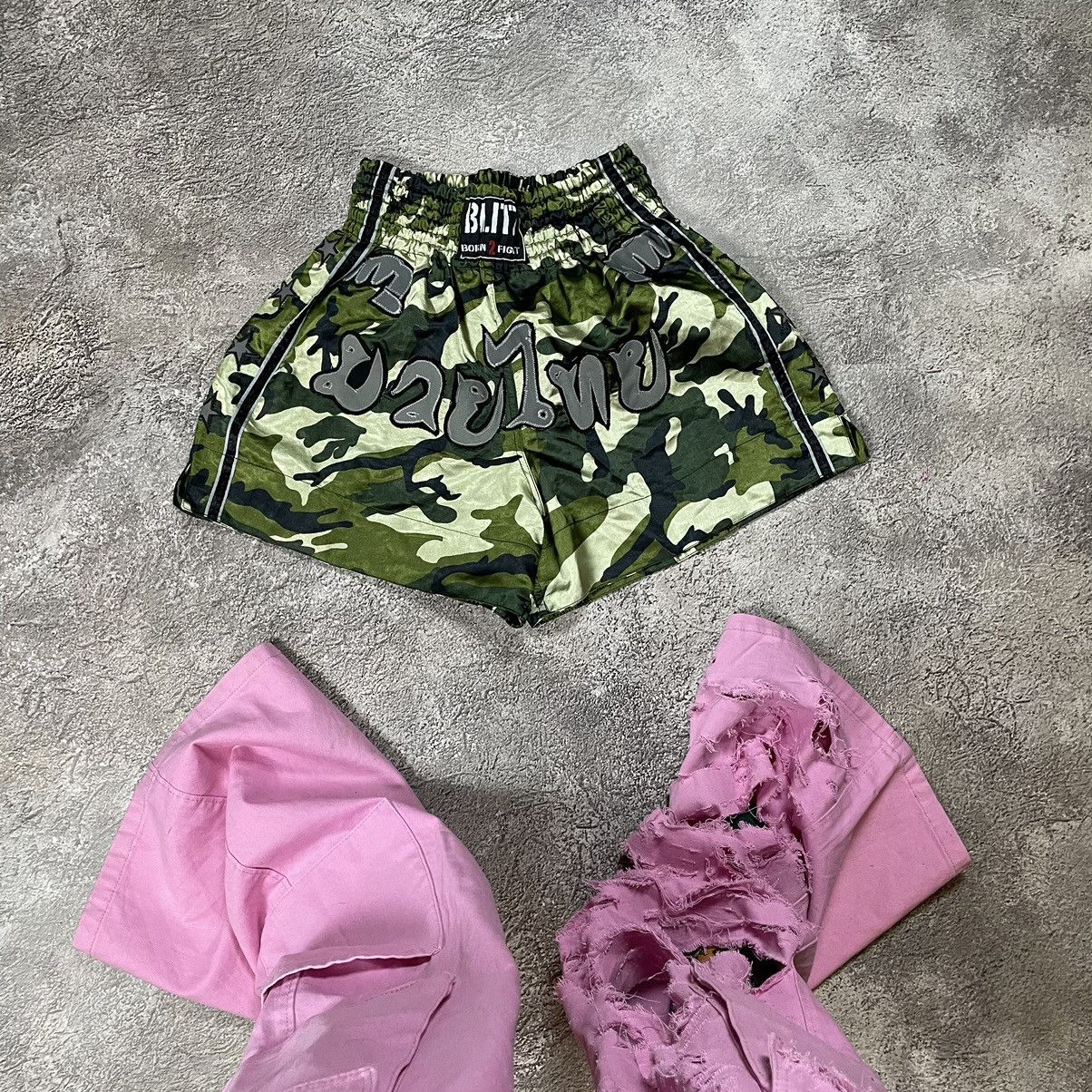Vintage Vintage Y2K Baggy Camo Thai Box Shorts Streetwear Punk 30 Size US 30 / EU 46 - 1 Thumbnail