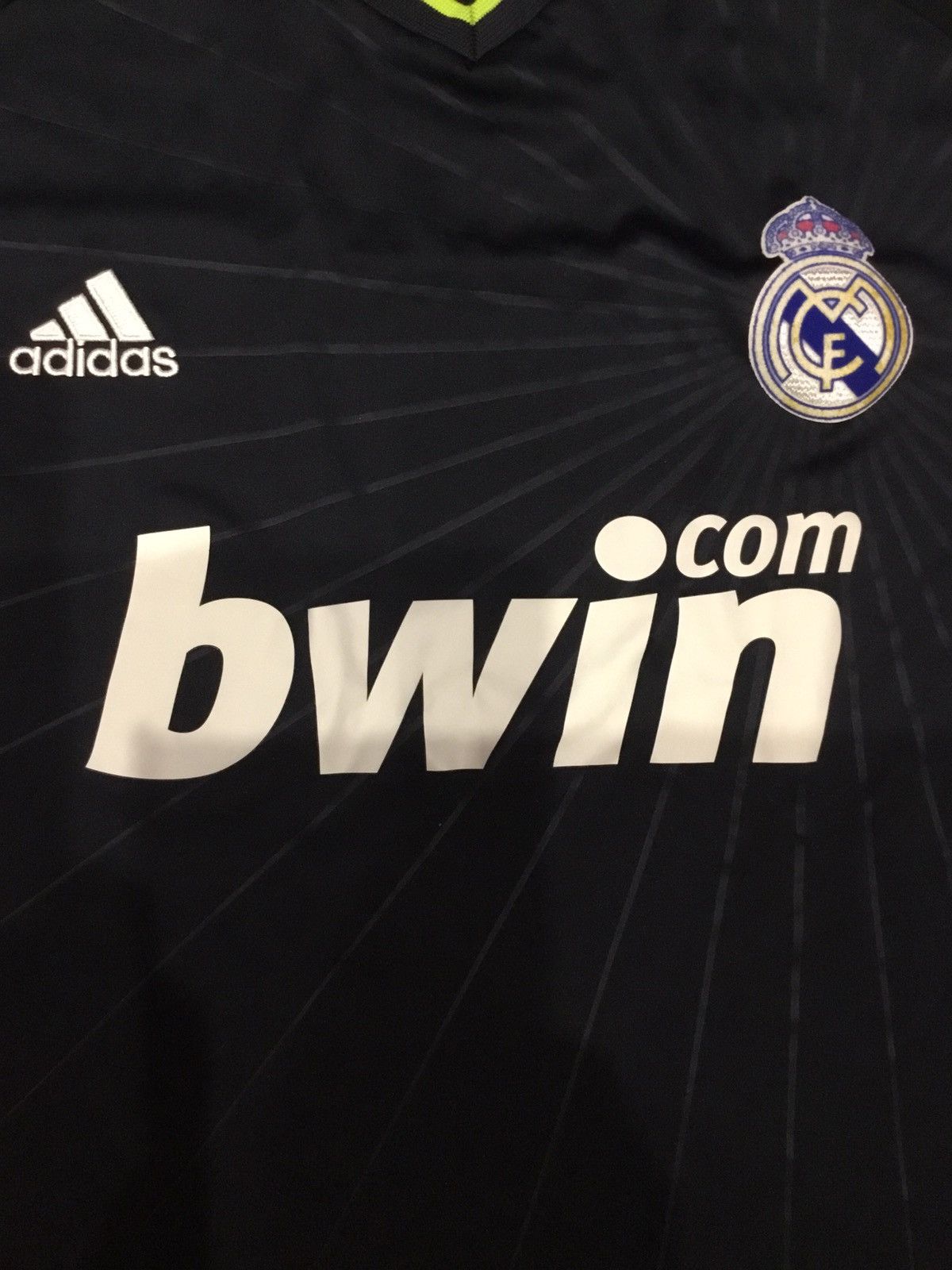 Adidas REAL MADRID 2010 2011 AWAY FOOTBALL SHIRT SOCCER JERSEY Size US L / EU 52-54 / 3 - 3 Thumbnail