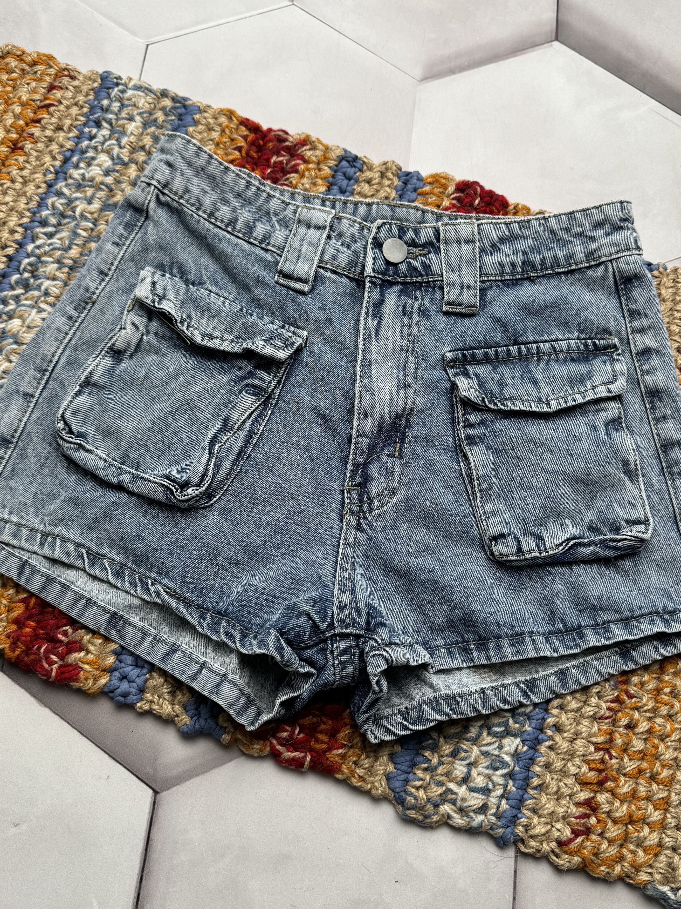 Vintage Vintage Denim Cargo Shorts Low Rise Y2K Womens Pockets (E4) Size 25" / US 0 / IT 36 - 2 Thumbnail