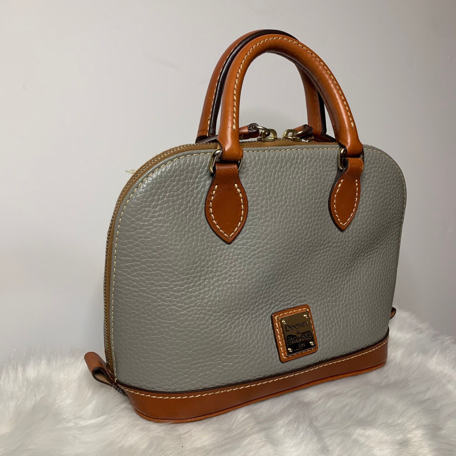 Dooney & Bourke Dooney & Bourke Gray Leather Crossbody Handbags Size ONE SIZE - 9 Thumbnail
