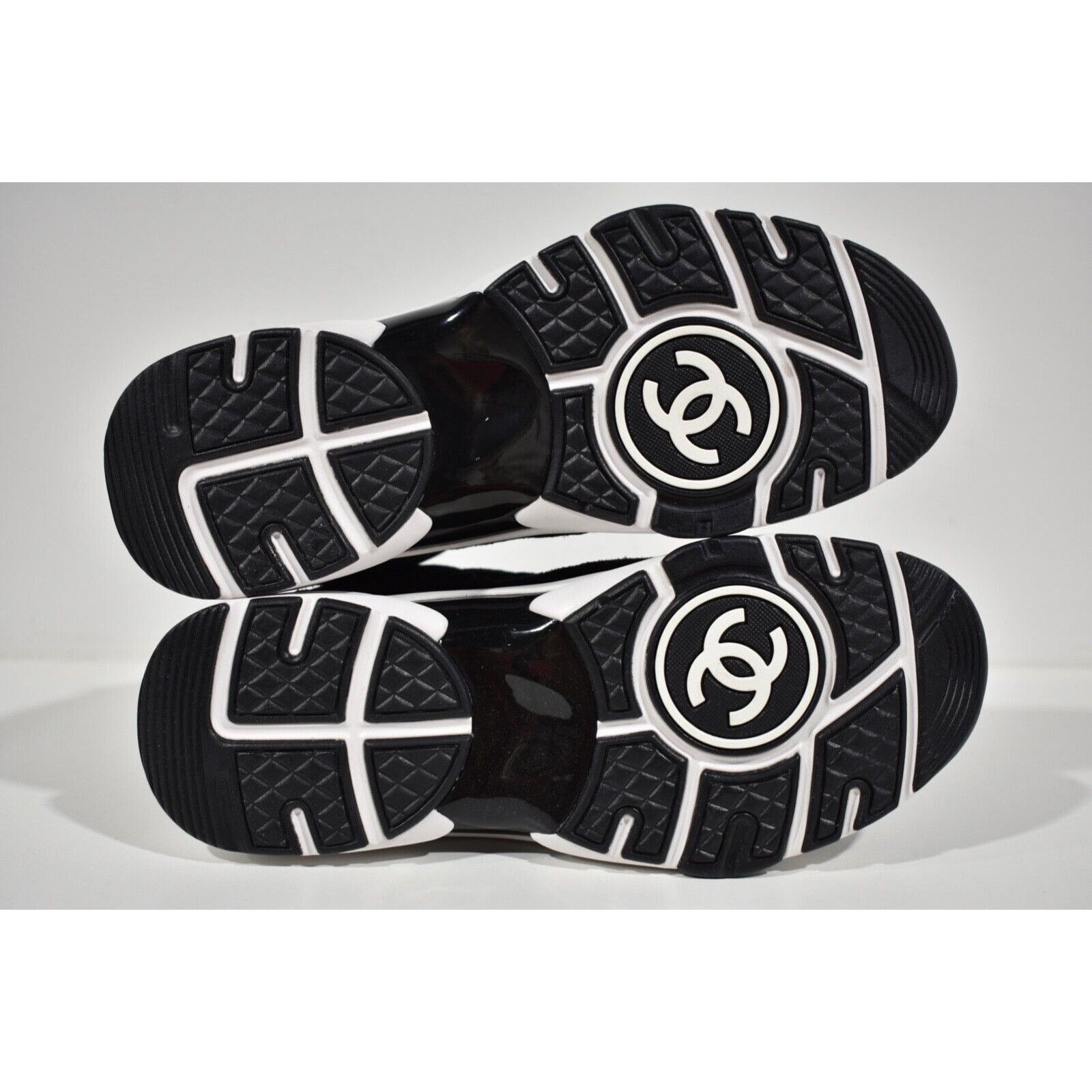 Chanel 22A Printed CC Logo White Flat Runner Trainer Sneaker 36 Size US 6 / IT 36 - 11 Thumbnail