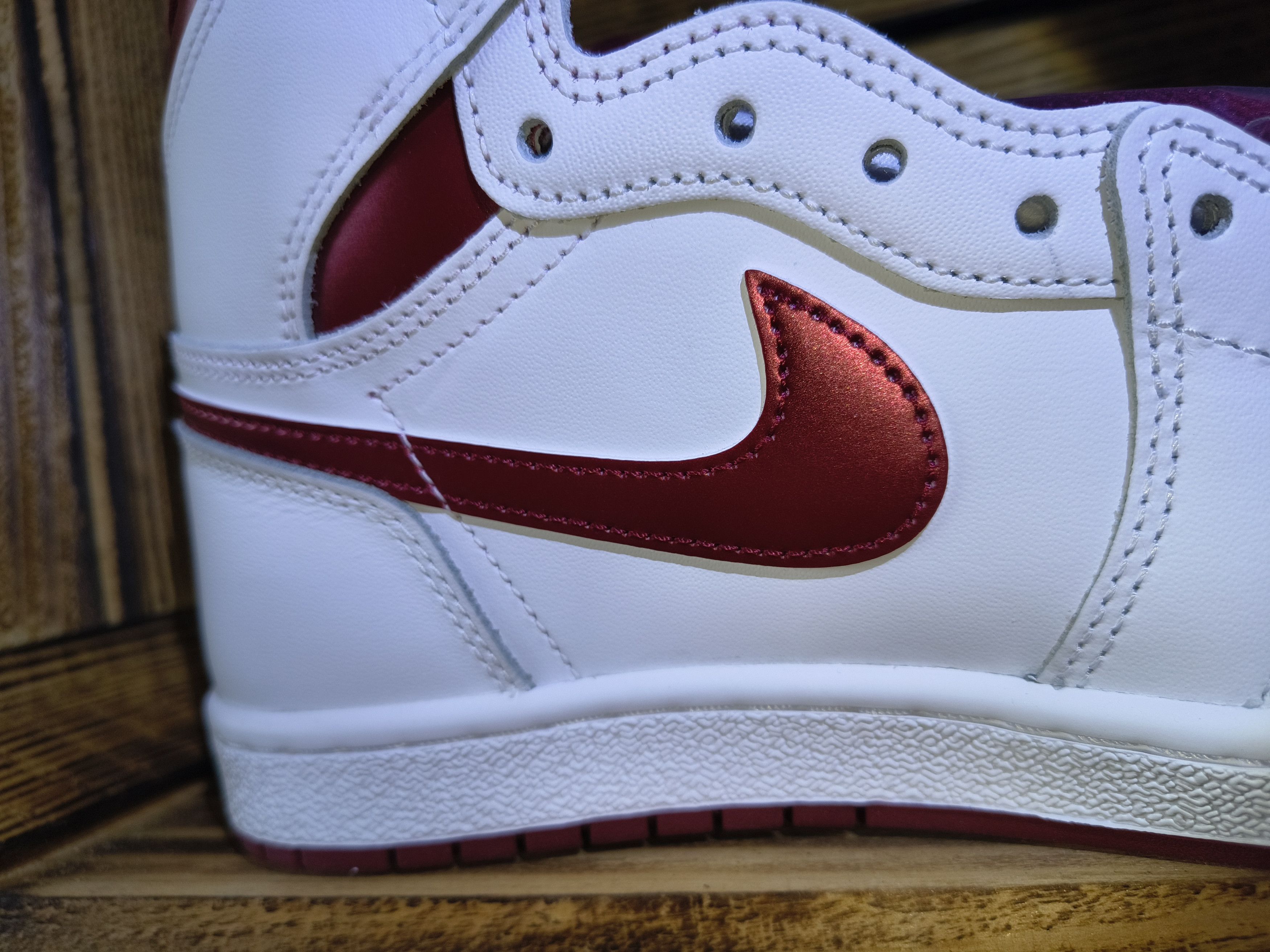 Nike Air Jordan 1 High '85 "Metallic Burgundy" Brand New Size US 9 / EU 42 - 5 Thumbnail