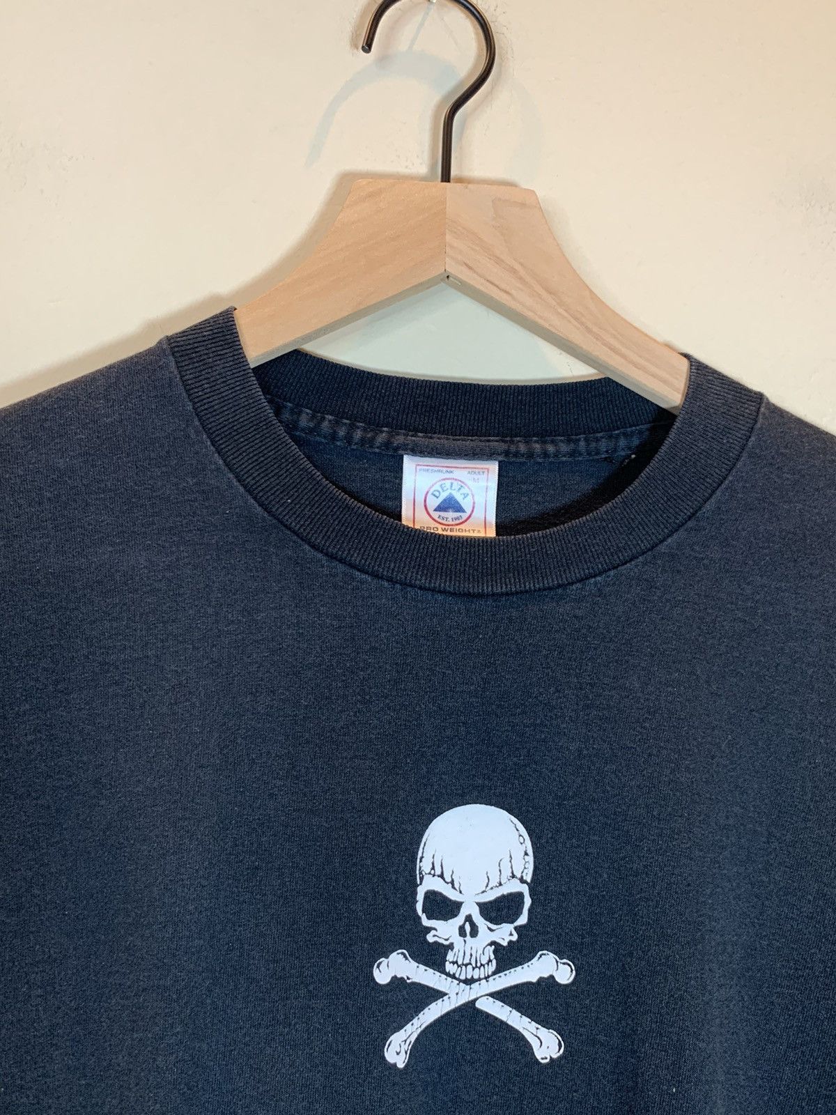 Fashion Victim *RARE* Vintage 1991 Fashion Victim Skull Crossbones LS Shirt Size US M / EU 48-50 / 2 - 8 Thumbnail