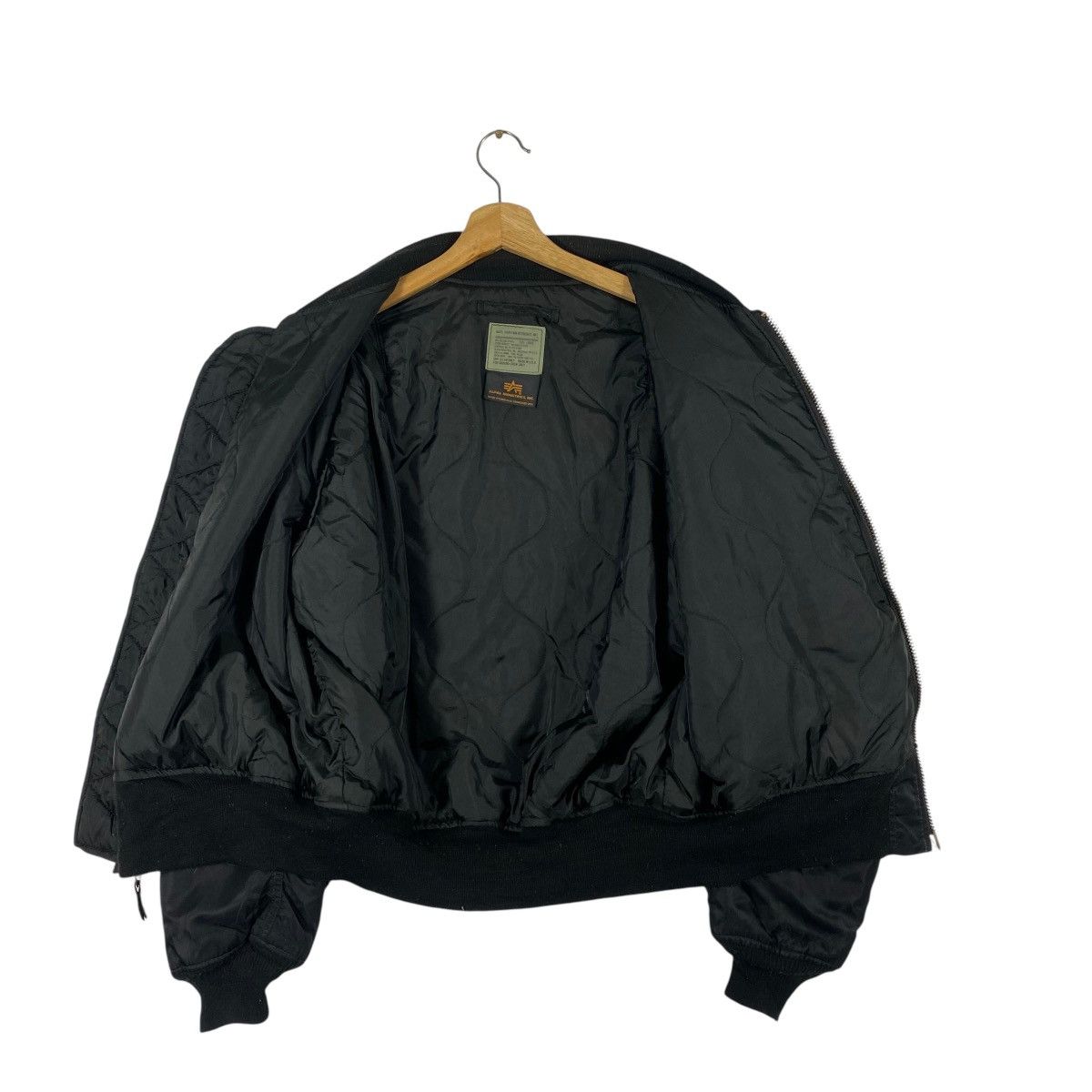 Alpha Industries Vintage Alpha Industries MA-1 Bomber Jacket Flyers Mens Size US L / EU 52-54 / 3 - 6 Thumbnail