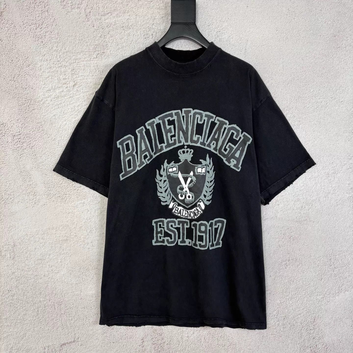 Balenciaga BLCG Distressed Graffiti SS Tee Dark Gray M BNWT Size M / US 6-8 / IT 42-44 - 1 Thumbnail