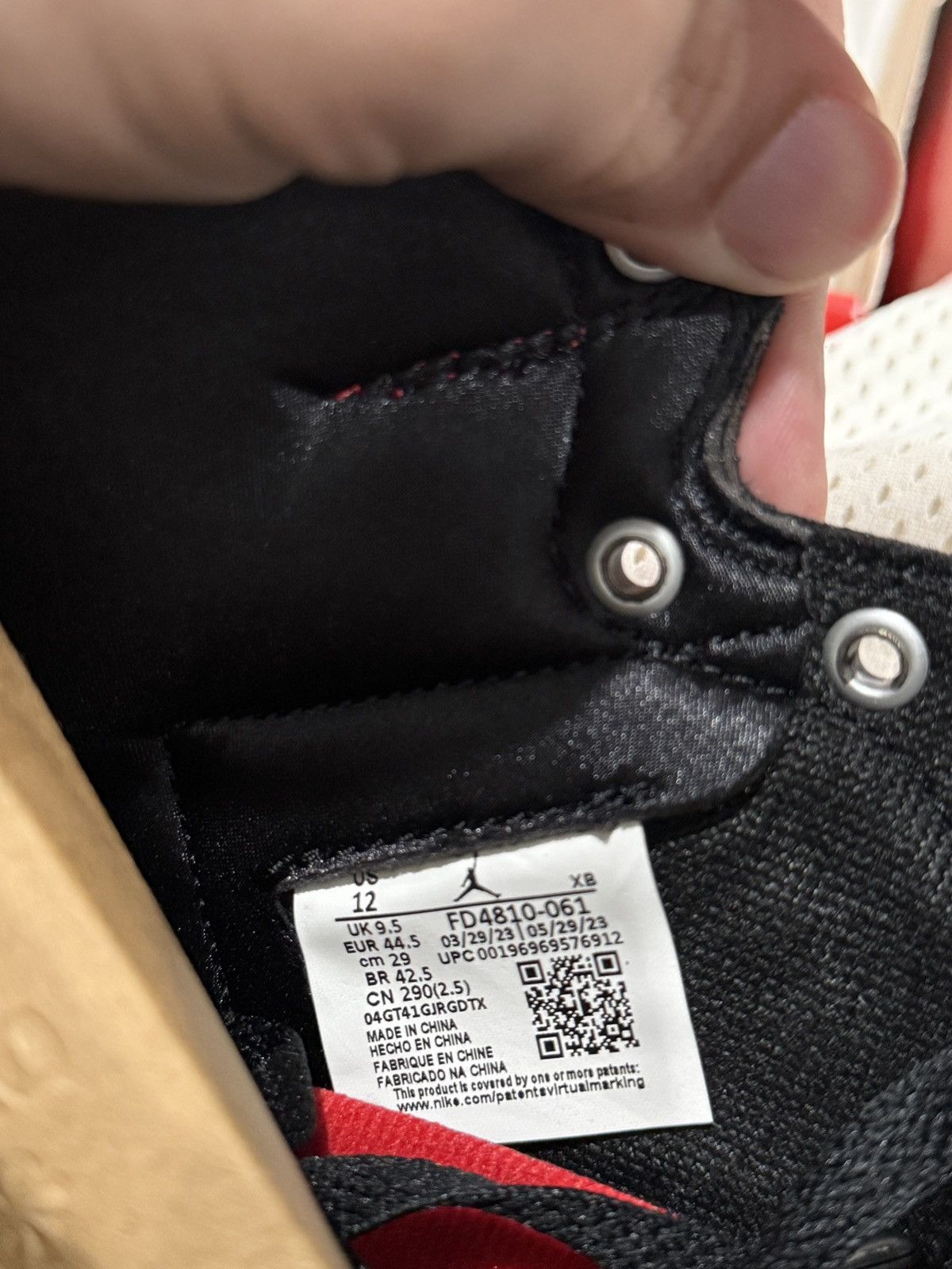Jordan Brand Air Jordan 1 Satin Bred WMNS Size US 12 / IT 42 - 5 Thumbnail