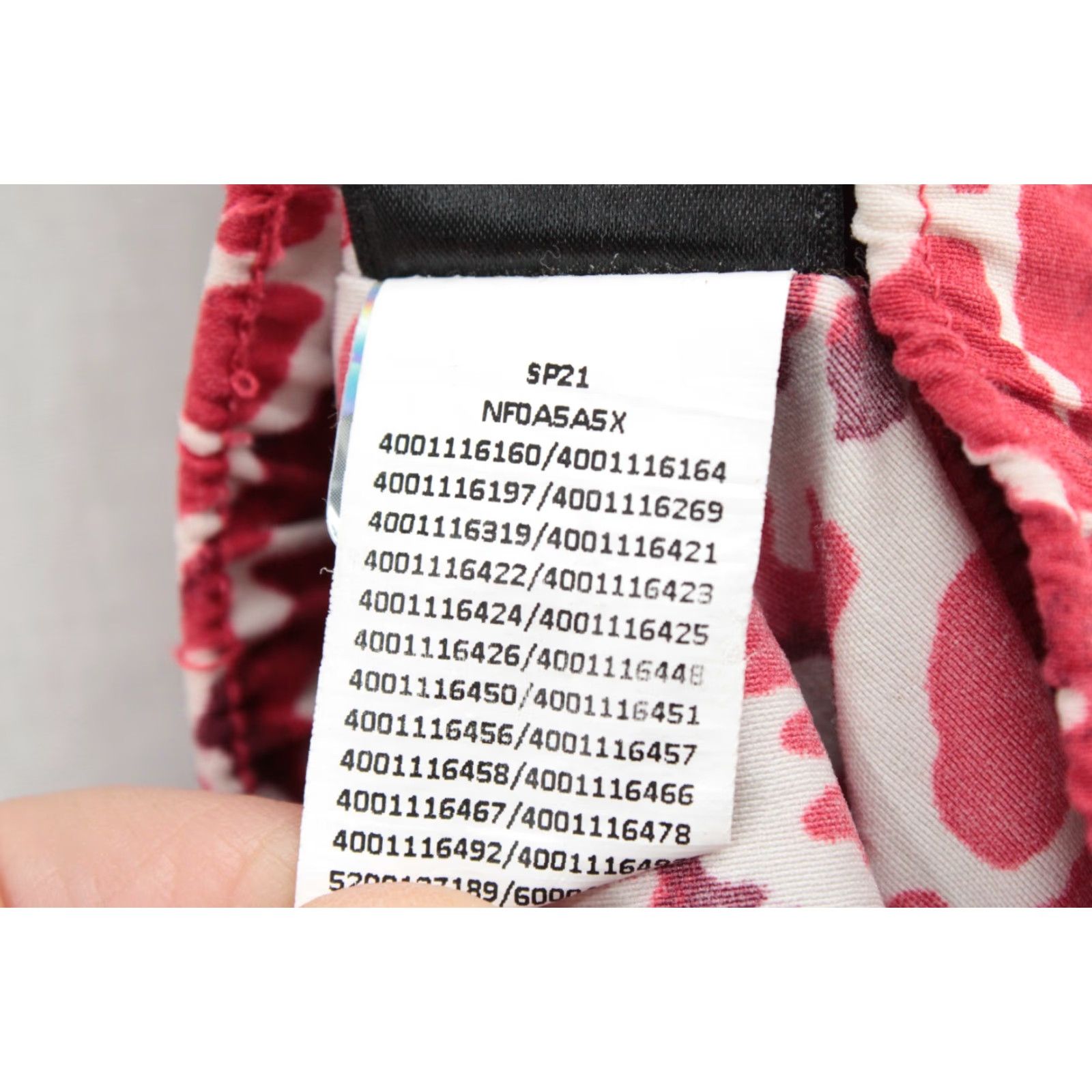 The North Face VINTAGE The North Face Shorts Men L Red Floral Pattern 6.5” Preppy Drawstring Elastic Waist Pockets Mens Size US 33 - 7 Thumbnail