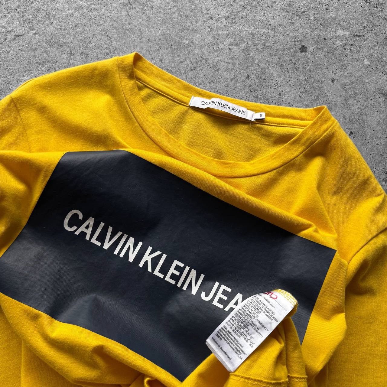 Calvin Klein × Designer Calvin Klein Jeans Yellow Short Sleeve T-Shirt Center Print Size US S / EU 44-46 / 1 - 3 Thumbnail