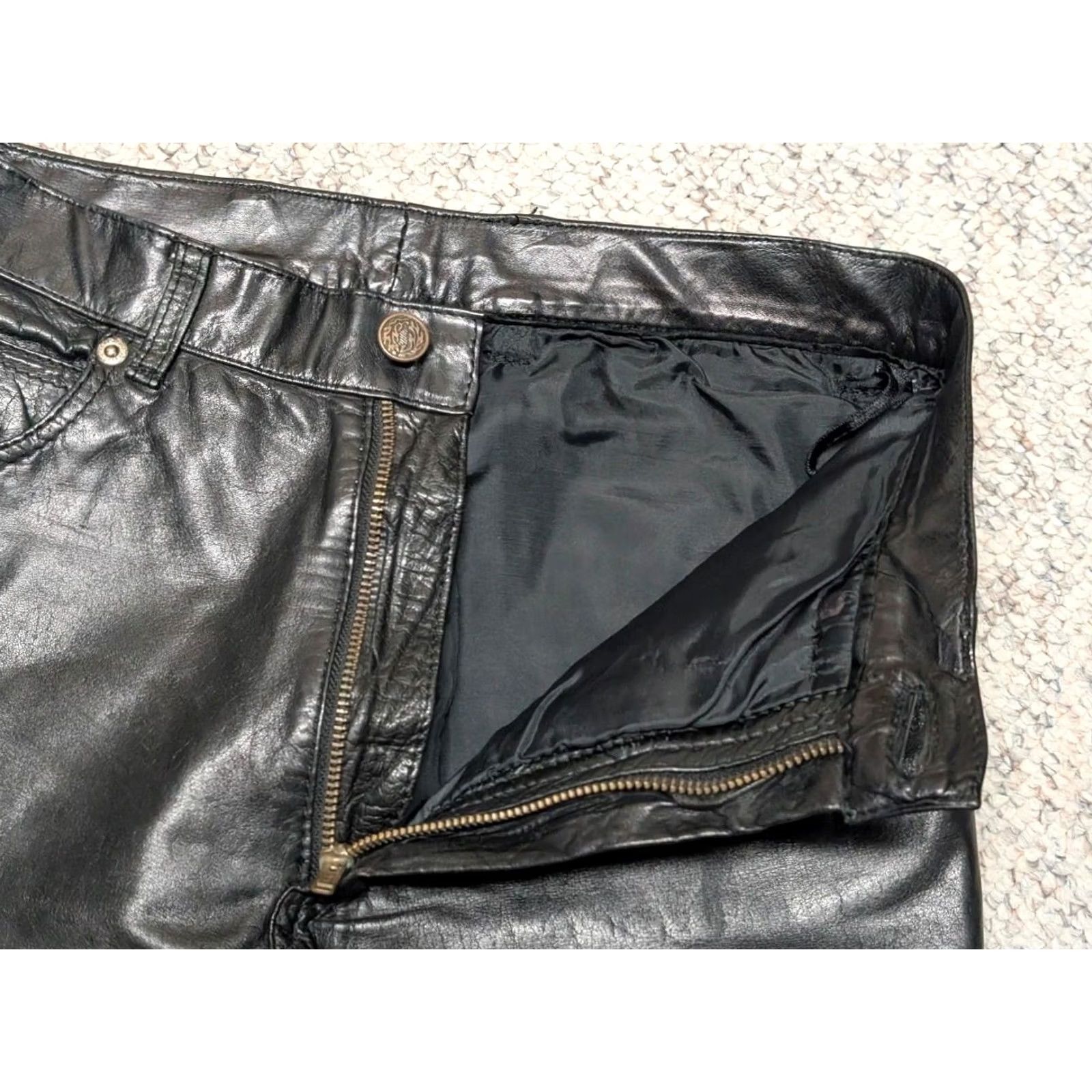 Lee VINTAGE leather pants Lee Women's Pants 28x28 Black Leather 1980s 1990s Girls Womens Size 28" / US 6 / IT 42 - 3 Thumbnail