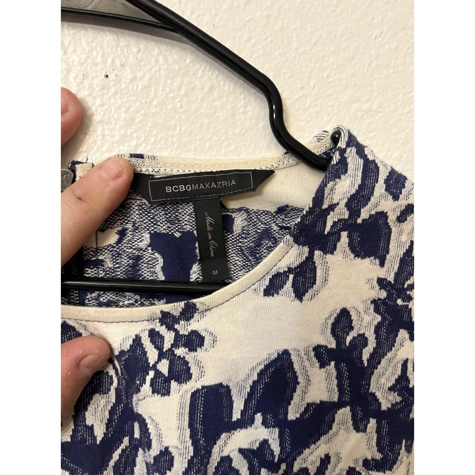 Bcbgmaxazria VINTAGE BCBGMAXAZRIA Floral Bodycon Mini Dress Women Size M Blue/White 90s Party Cocktail Size M / US 6-8 / IT 42-44 - 2 Thumbnail