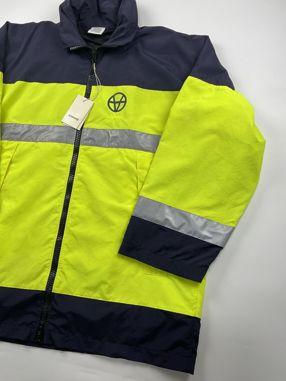 Vetements Vetements F/W'19 Hi Vis Anarchy Parka Jacket Size US S / EU 44-46 / 1 - 6 Thumbnail