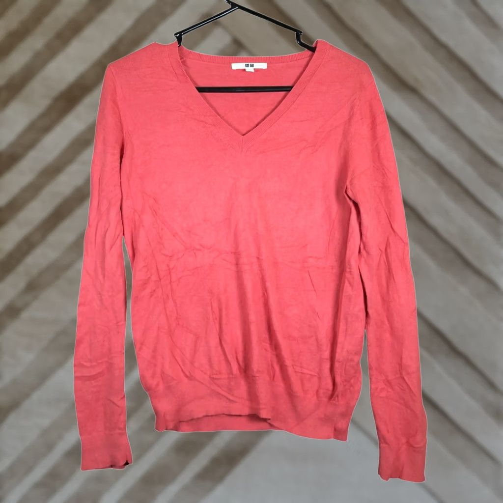 Uniqlo Uniqlo Womens Sweater Blush V Neck Long Sleeve Cashmere Blend Medium Size M / US 6-8 / IT 42-44 - 1 Thumbnail