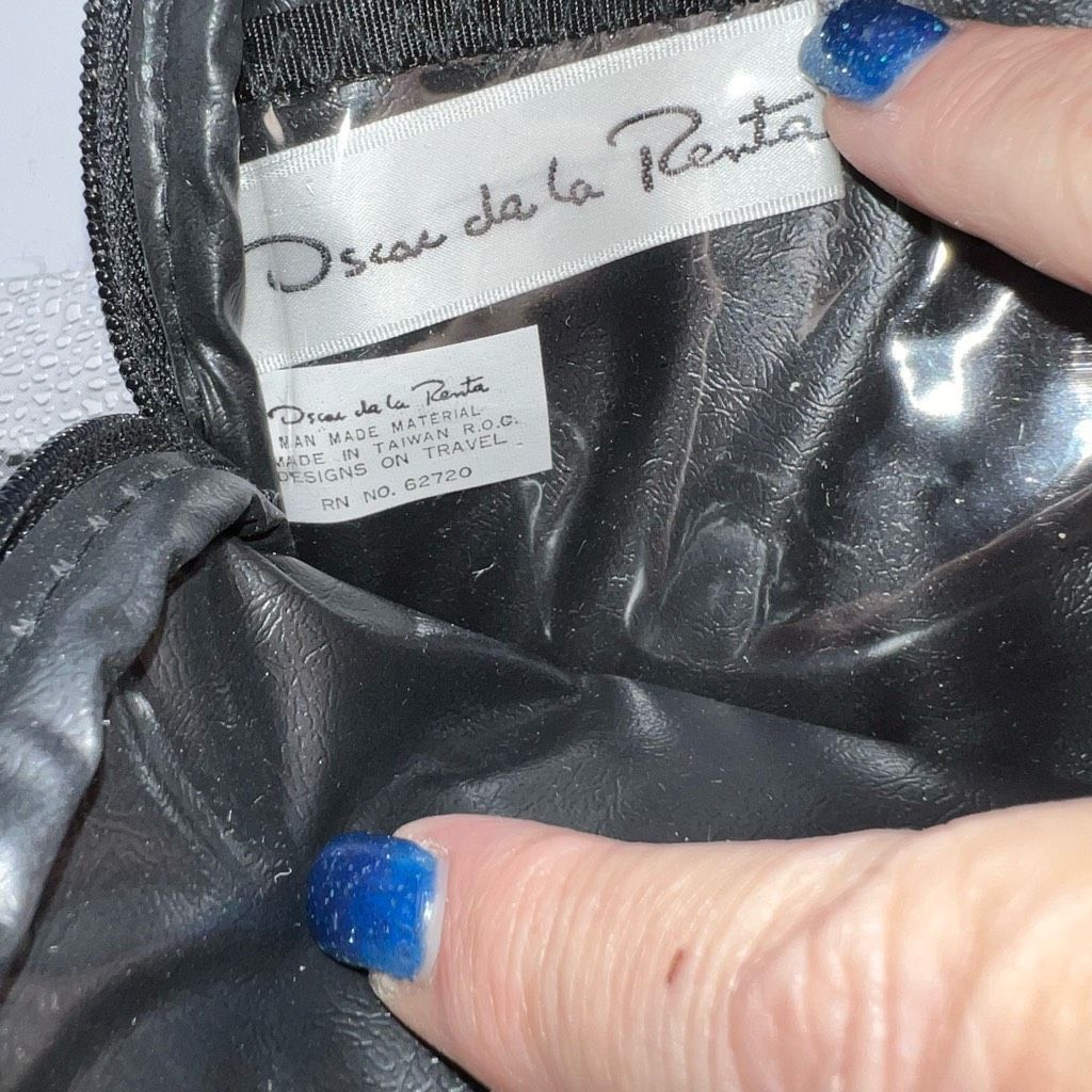 Oscar De La Renta Oscar De La Renta Vintage Needlepoint Pouch With hangtag and Size ONE SIZE - 9 Thumbnail