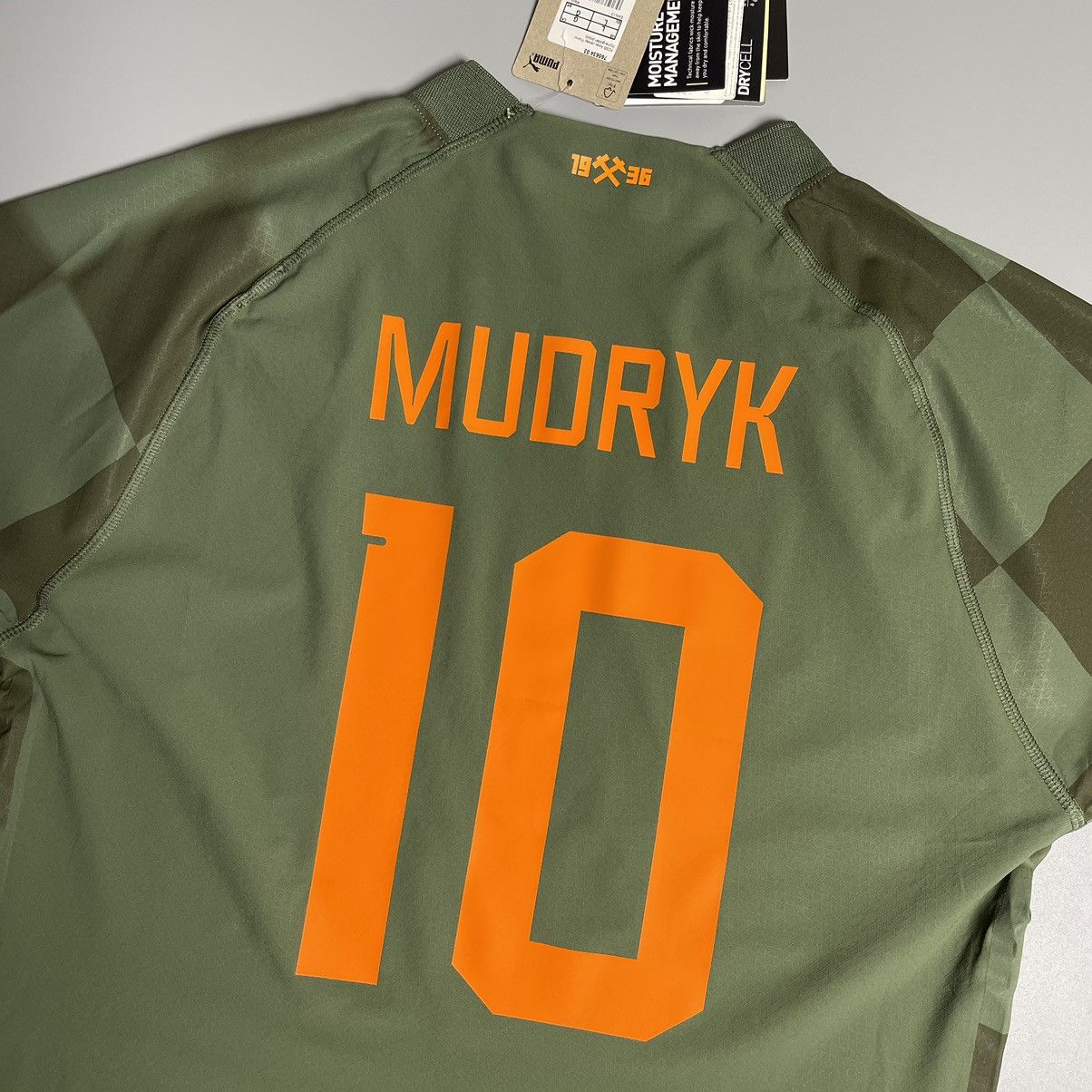 Puma × Vintage NWT SHAKHTAR PUMA 2022/2024 FOOTBALL AWAY JERSEY #10 MUDRYK Size US L / EU 52-54 / 3 - 12 Thumbnail