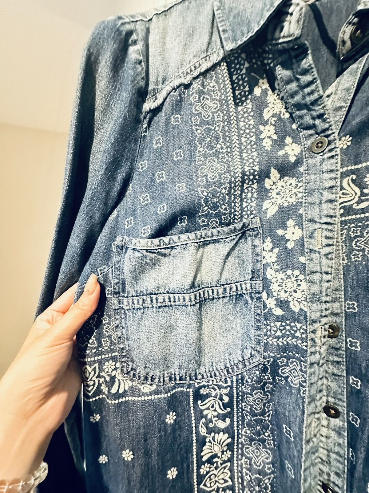 Free People blue and navy denim shirt dress with bandana print size S Size S / US 4 / IT 40 - 6 Thumbnail
