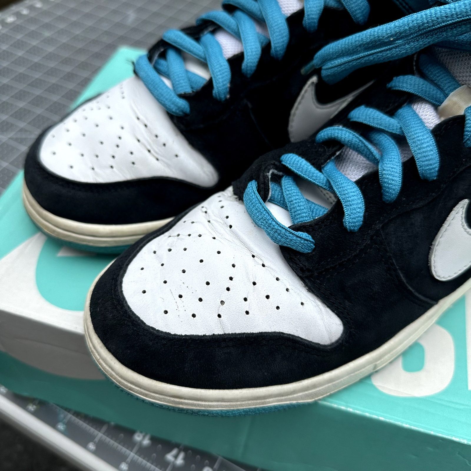 Nike SB Nike SB Dunk Low 'Send Help' Size US 11 / EU 44 - 4 Thumbnail
