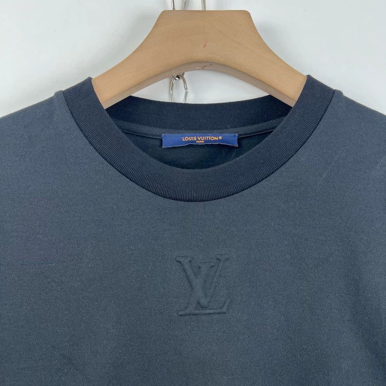 Louis Vuitton Louis Vuitton Black chest embossed logo short sleeve Size US M / EU 48-50 / 2 - 5 Thumbnail