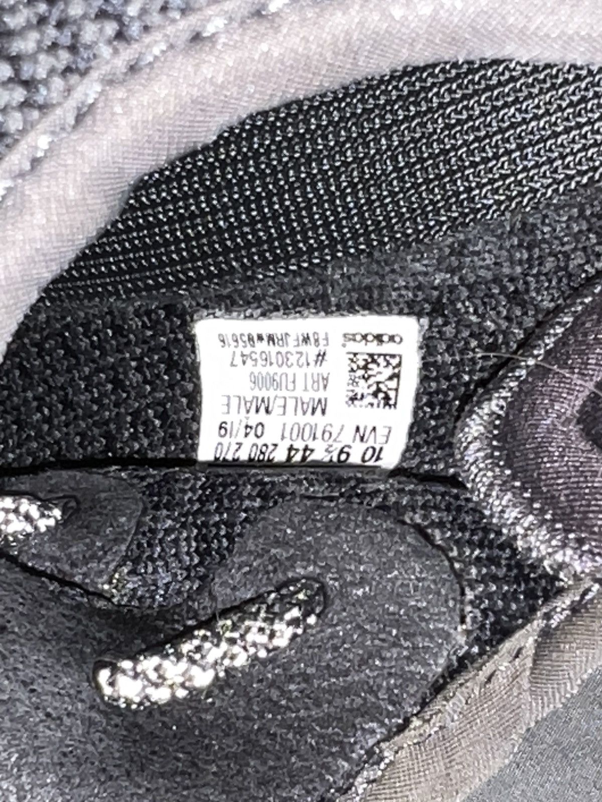 Adidas Yeezy 350 Boost v2 Size US 10 / EU 43 - 5 Thumbnail