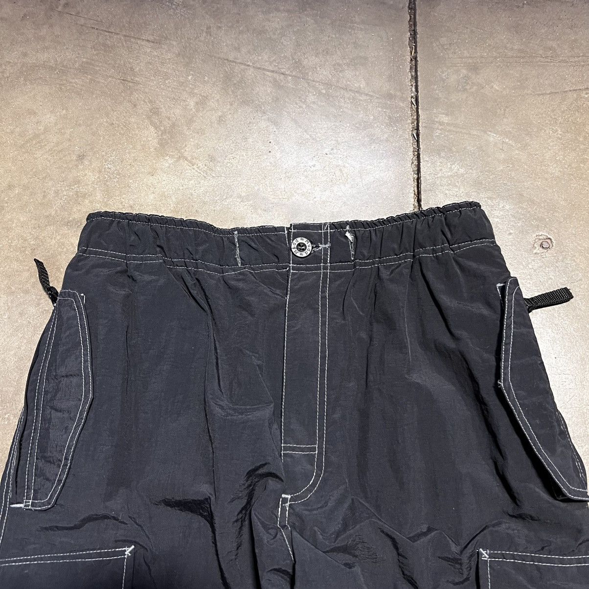 Vintage Vintage Y2K Mudd Nylon Cargo Pants Flare Cyber Grunge Tripp Size 30" / US 8 / IT 44 - 4 Thumbnail