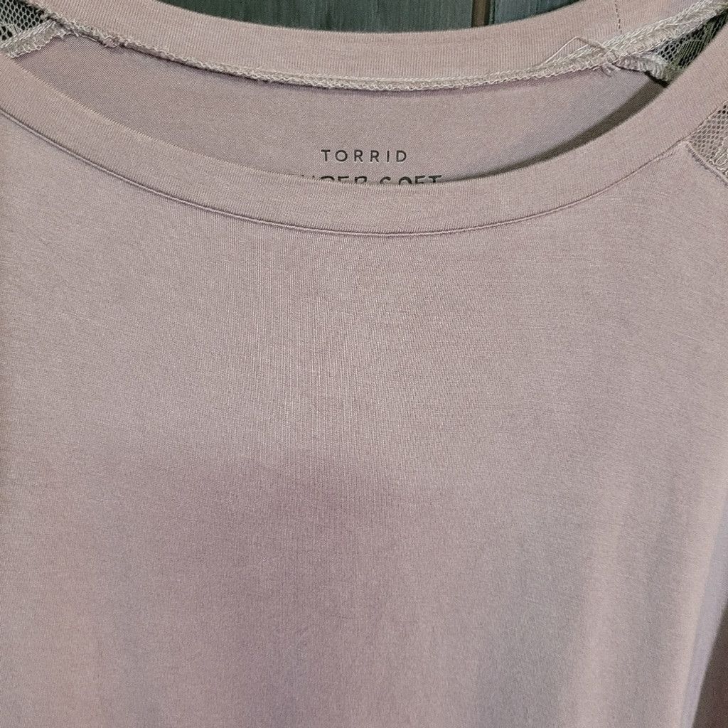 Torrid Torrid , guc shirt with lace on sleeves, Size 00, 12/14 Size XL / US 12-14 / IT 48-50 - 2 Thumbnail