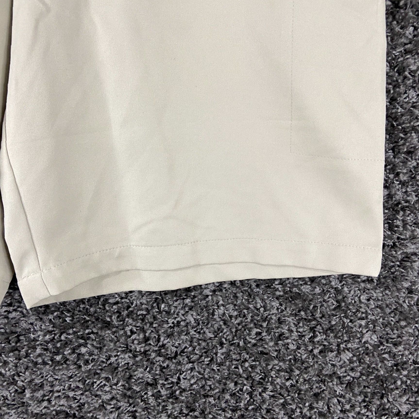 Izod IZOD Golf Beige Shorts Men’s 40 Size US 40 / EU 56 - 2 Thumbnail
