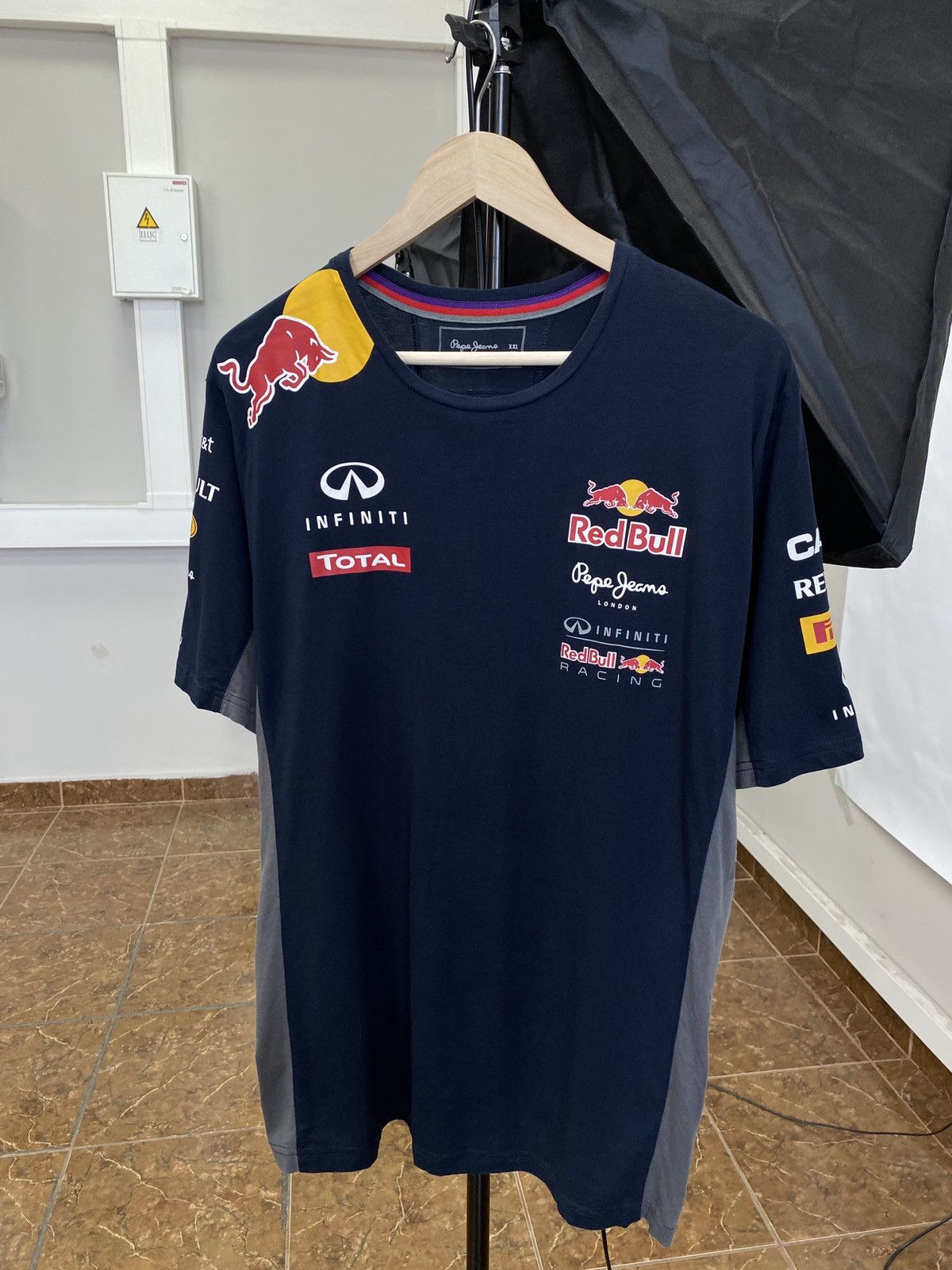 Formula 1 × Pepe Jeans Pepe Jeans Infiniti Red Bull Renault Pirelli Casio T-Shirt Size US XL / EU 56 / 4 - 2 Thumbnail