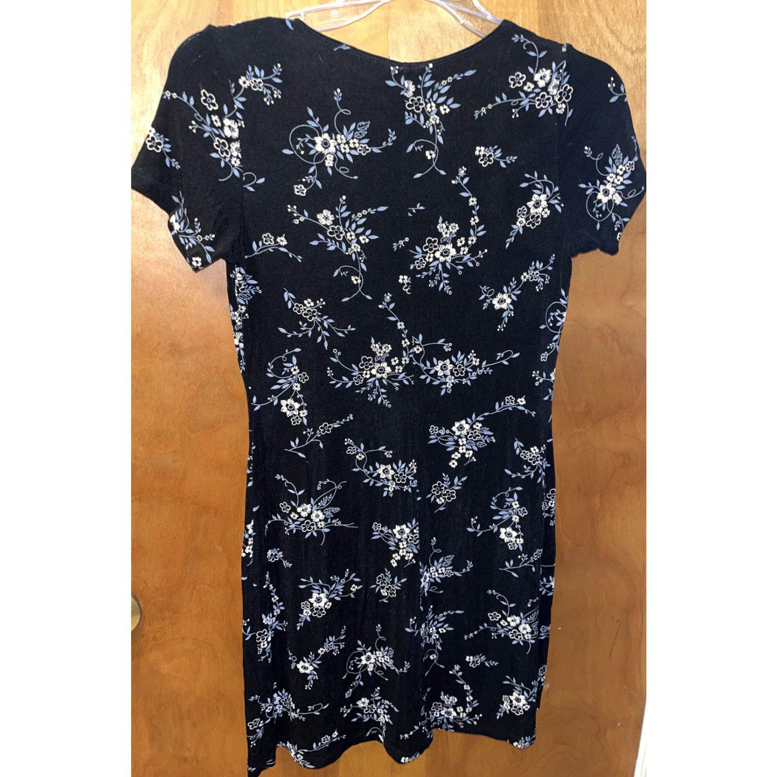 Vintage VINTAGE Flowers Women's Dress Short Sleeve V-Neck Summer Floral Dress Small Black White Stretch 2000s Y2K Style Women Size S / US 4 / IT 40 - 4 Thumbnail