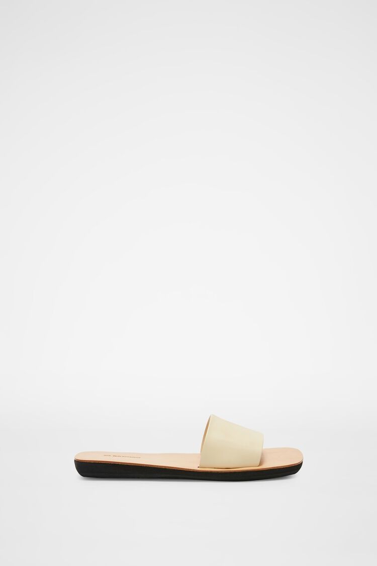 o1y1025 Slippers in Cream