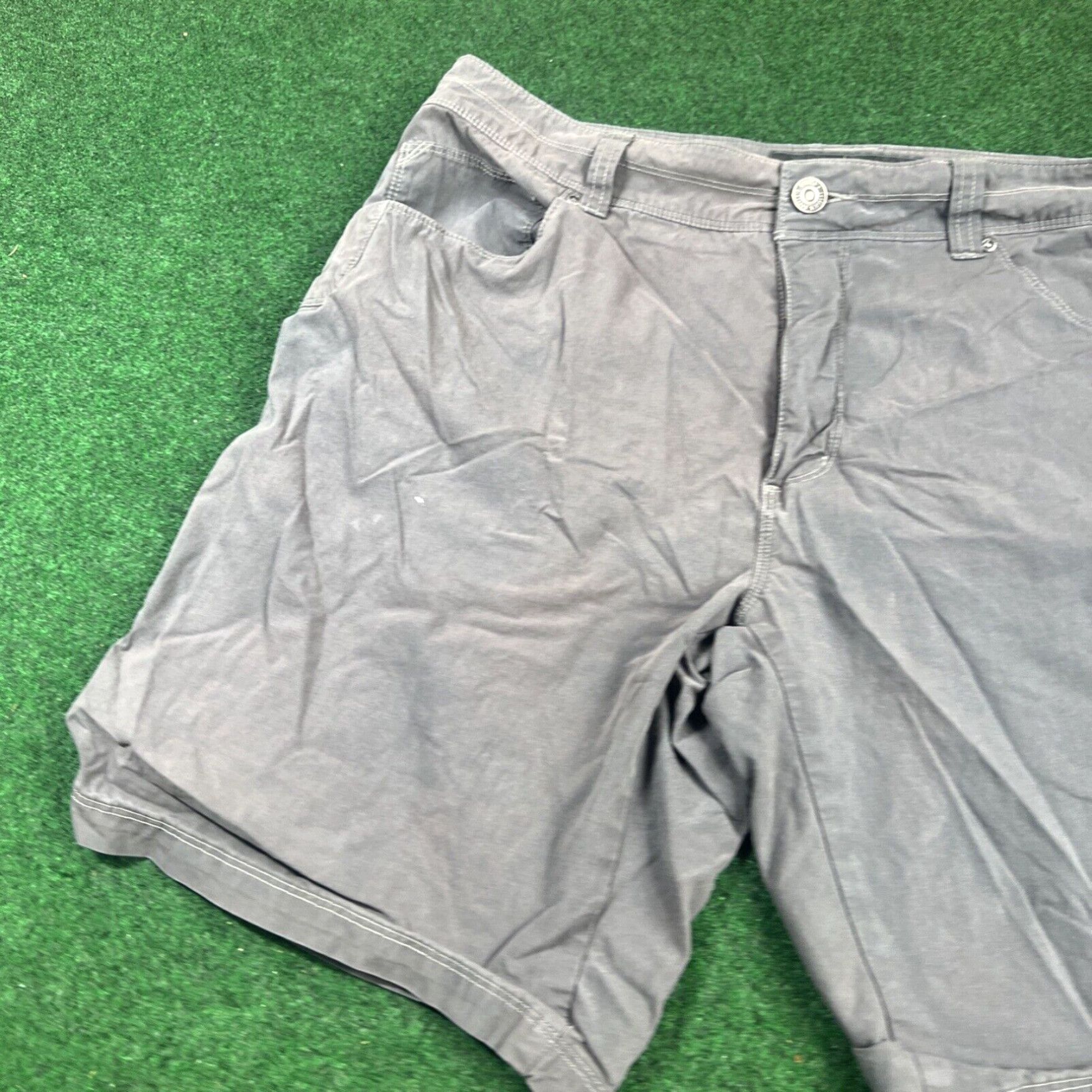 Vintage Cabelas Outdoors Gray Cargo Shorts Mens Size 34 Size US 34 / EU 50 - 2 Thumbnail