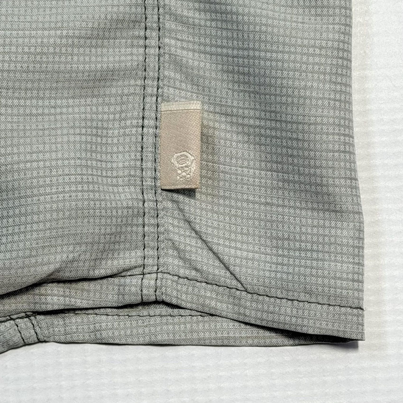 Mountain Hardwear Mountain Hardwear Shirt Mens L Gray Long Sleeve Button Zip Pocket Hiking Size US L / EU 52-54 / 3 - 6 Thumbnail