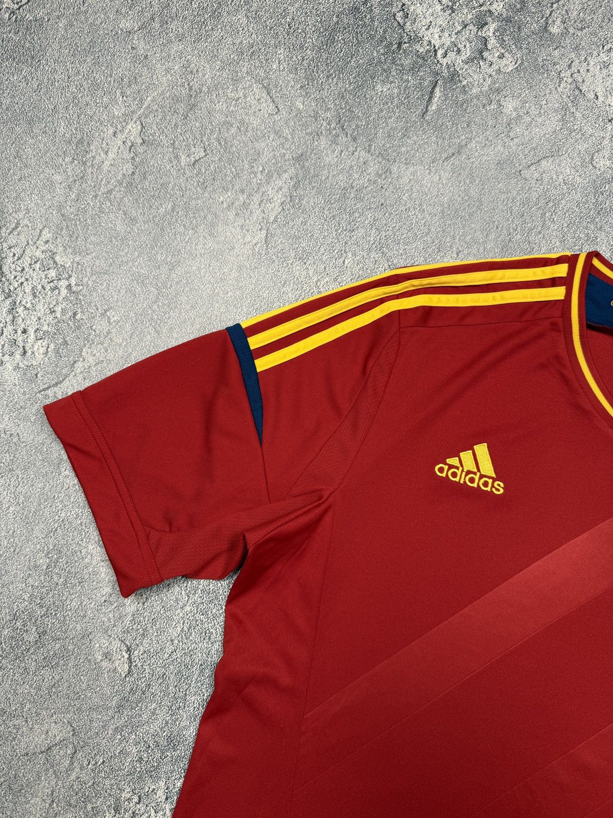 Adidas VINTAGE ADIDAS SPAIN EURO 2012 FOOTBALL SOCCER HOME JERSEY Size US L / EU 52-54 / 3 - 5 Thumbnail