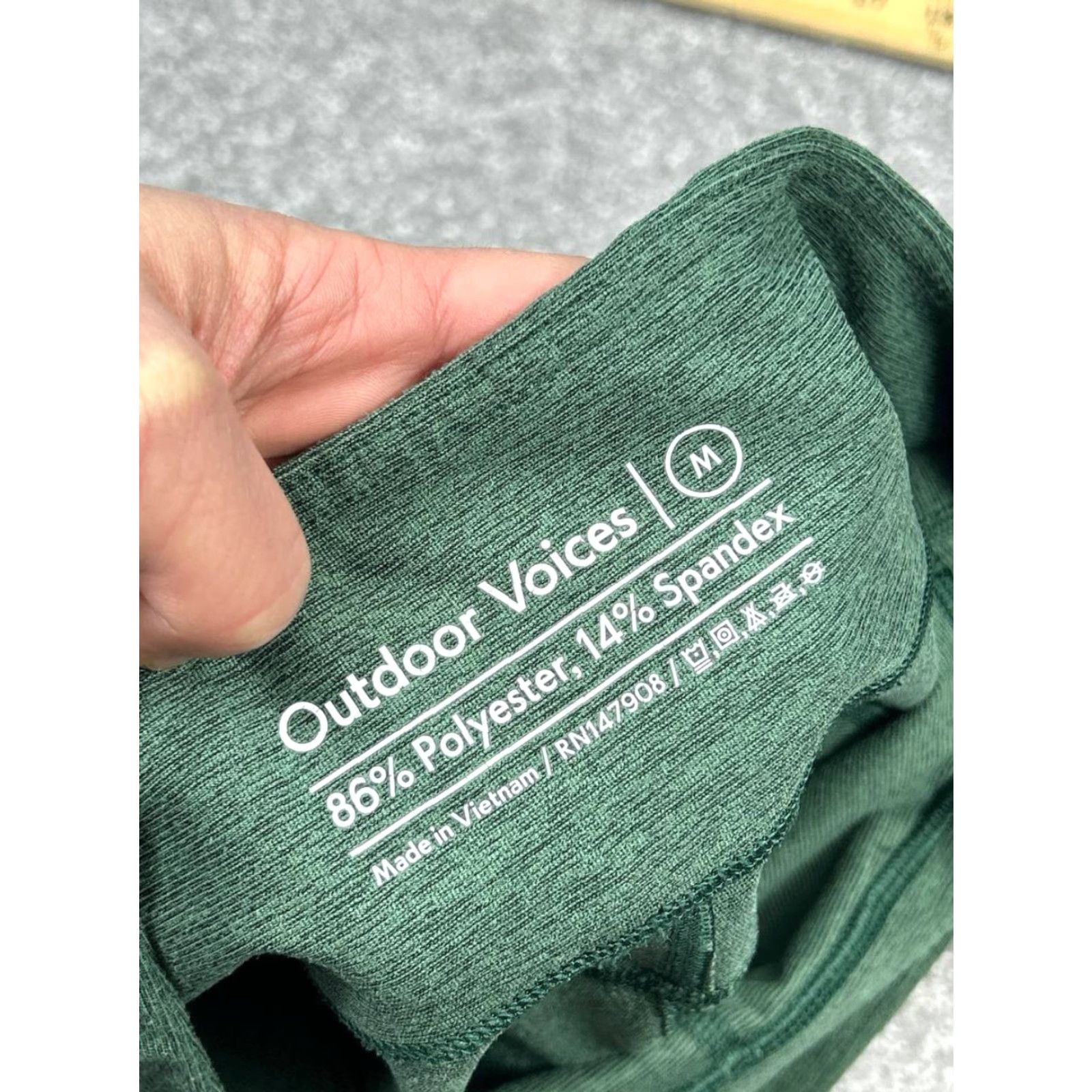 Outdoor Voices Outdoor Voices Leggings Womens Medium Green Cropped Stretch Mid Rise Training Size 32" / US 10 / IT 46 - 7 Thumbnail