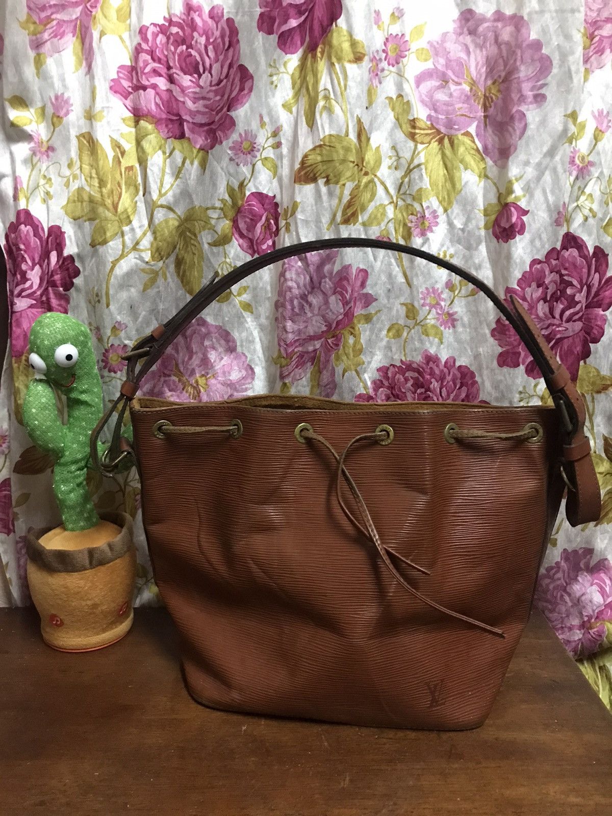 Louis Vuitton Authentic Louis Vuitton Epi Neo Size ONE SIZE - 1 Thumbnail