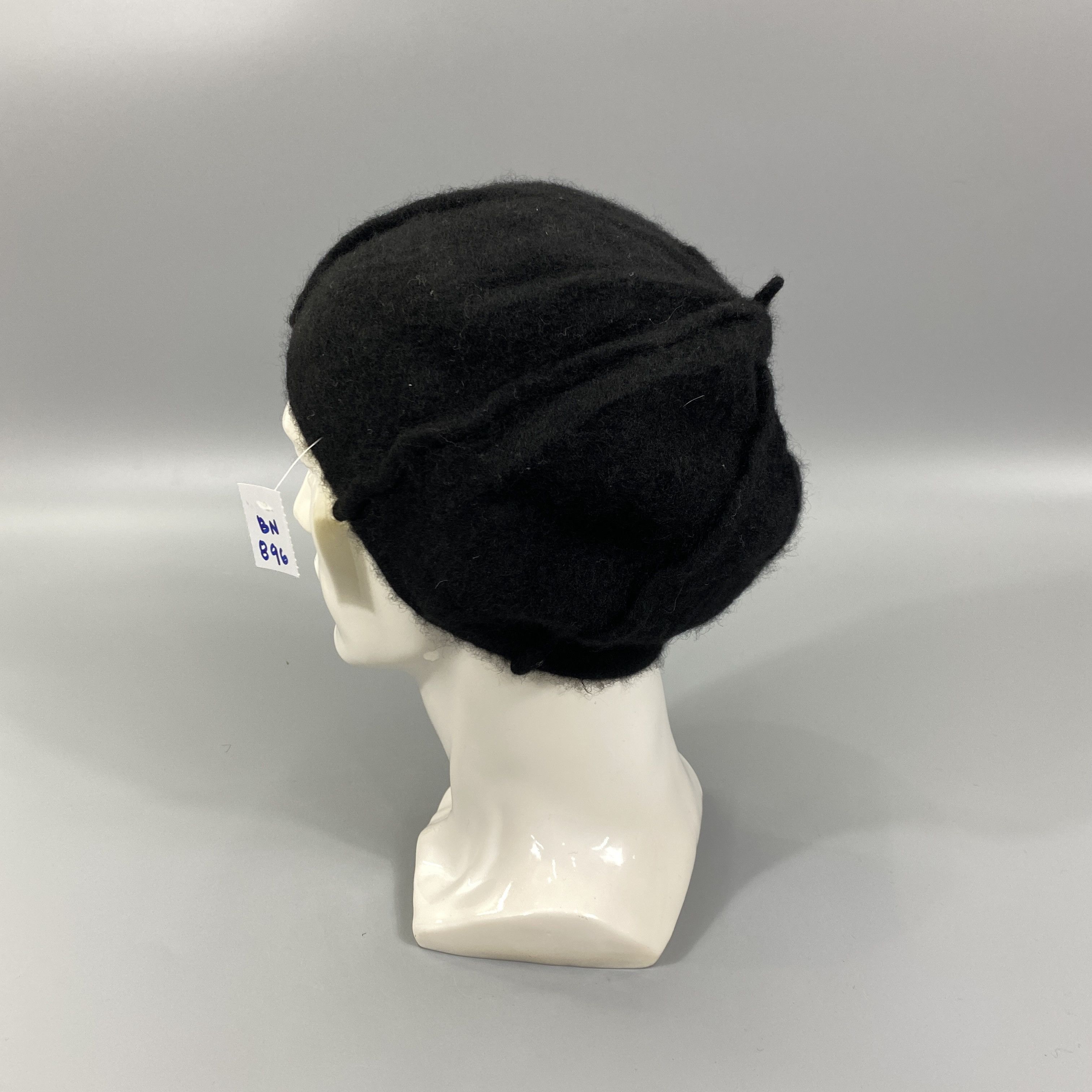 Japanese Brand Japanese Brand Baret Fur -BN896 Size ONE SIZE - 1 Thumbnail