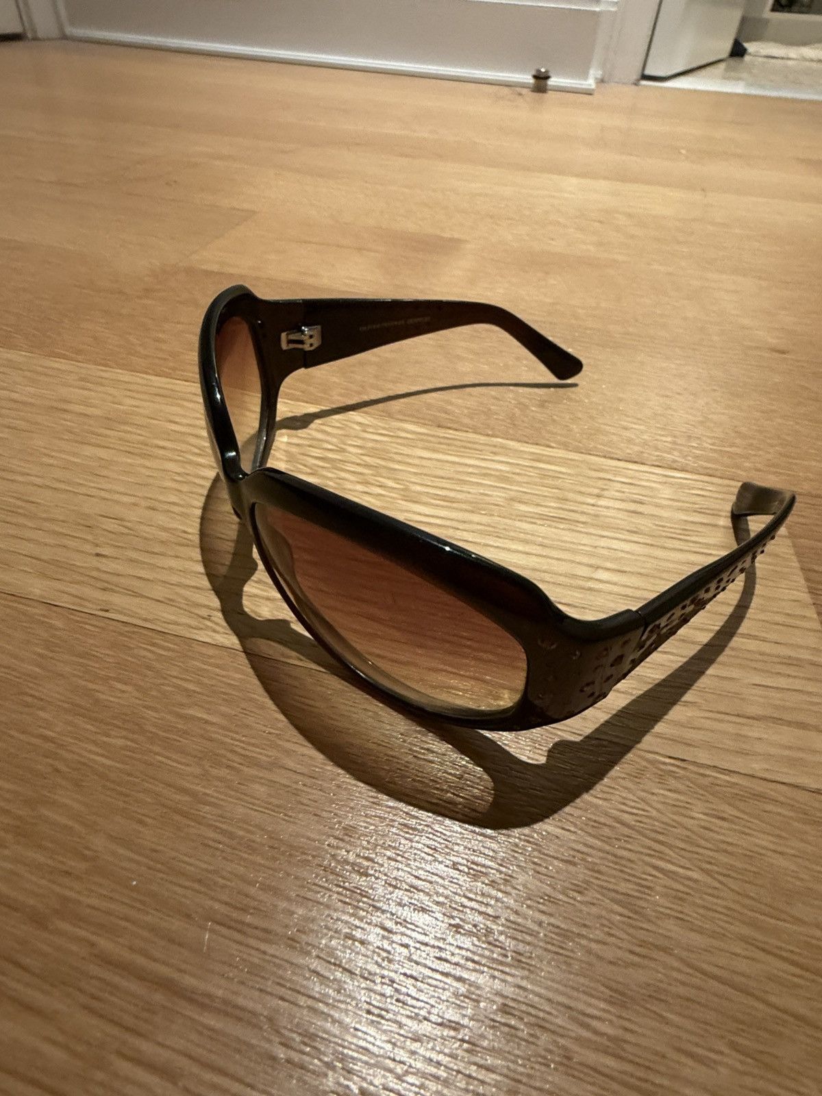 Oliver Peoples Oliver peoples sunglasses Rhinestone Black and orange lens Size ONE SIZE - 5 Thumbnail
