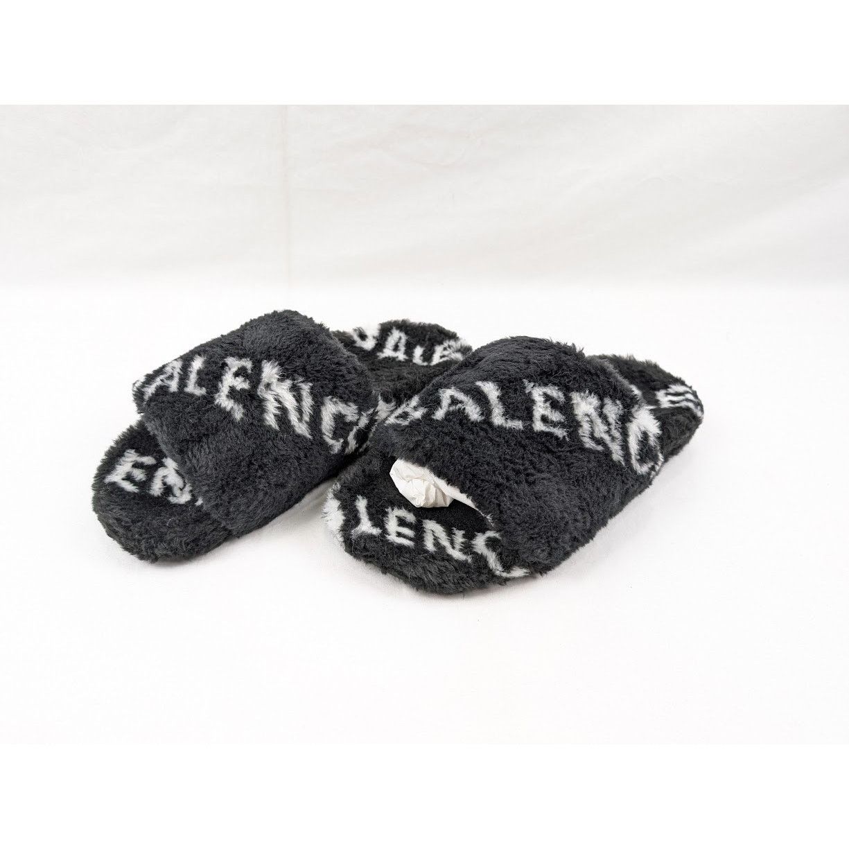 Balenciaga o1rshd1 Q:3 / Allover Logo Furry Slide in Black/White Size US 8 / EU 41 - 17 Thumbnail