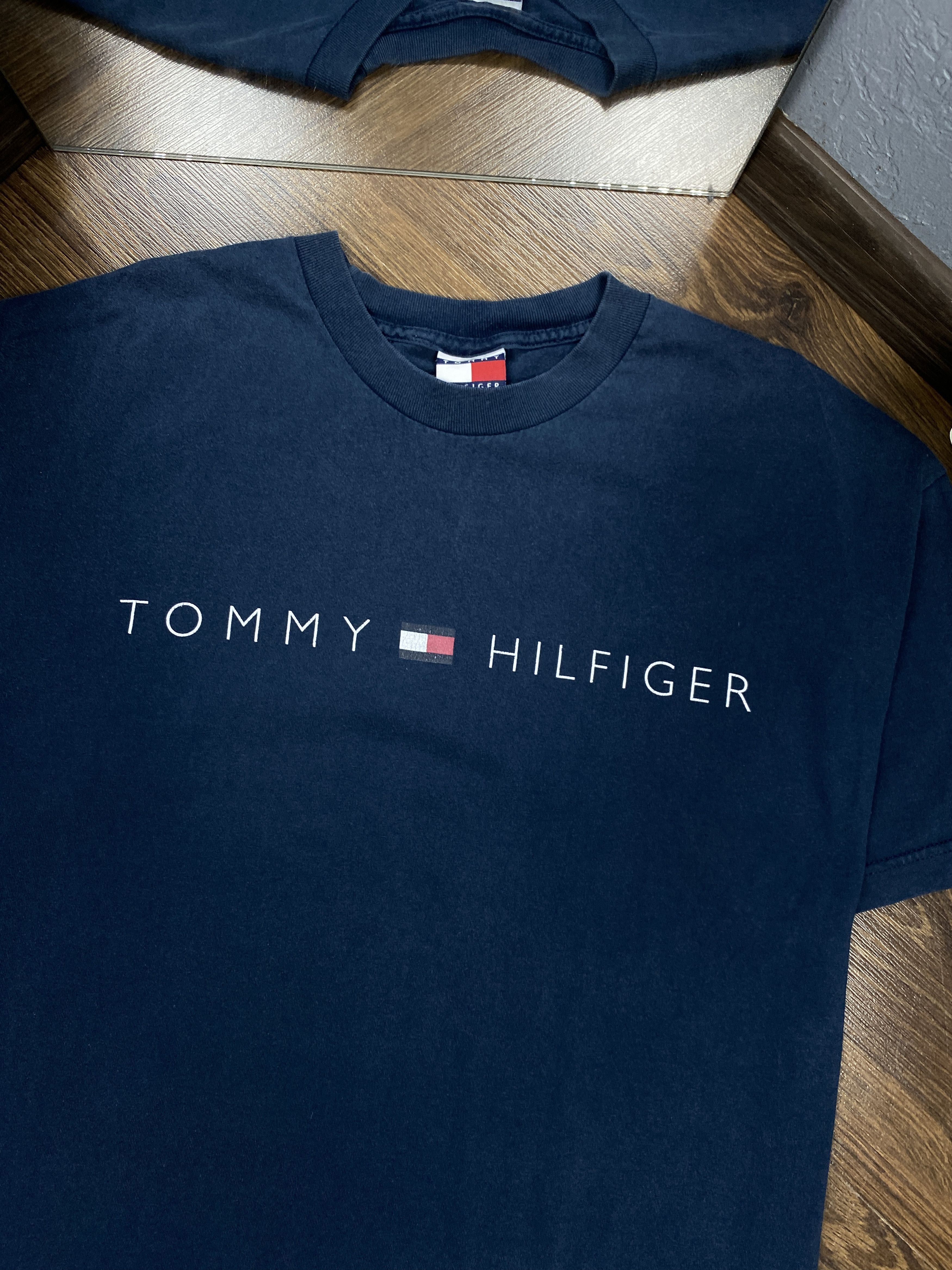 Tommy Hilfiger Tommy Hilfiger Vintage Mens T-Shirt Size US XL / EU 56 / 4 - 3 Thumbnail