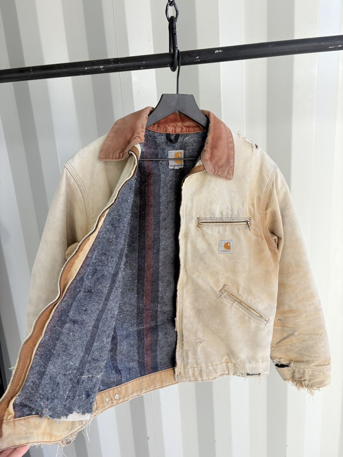Carhartt Vintage Carhartt Detroit Faded Thrashed Jacket GRUNGE Size US L / EU 52-54 / 3 - 3 Thumbnail
