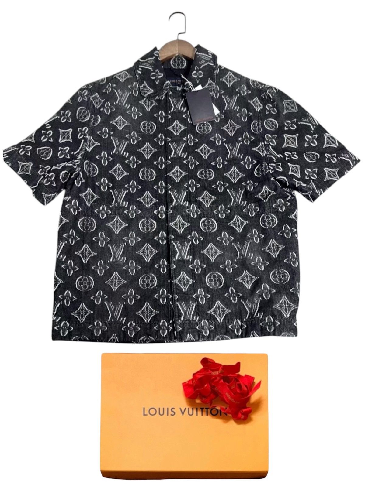 Louis Vuitton Louis Vuitton M Black Monogram Short Sleeves Denim Shirt Size US M / EU 48-50 / 2 - 1 Thumbnail