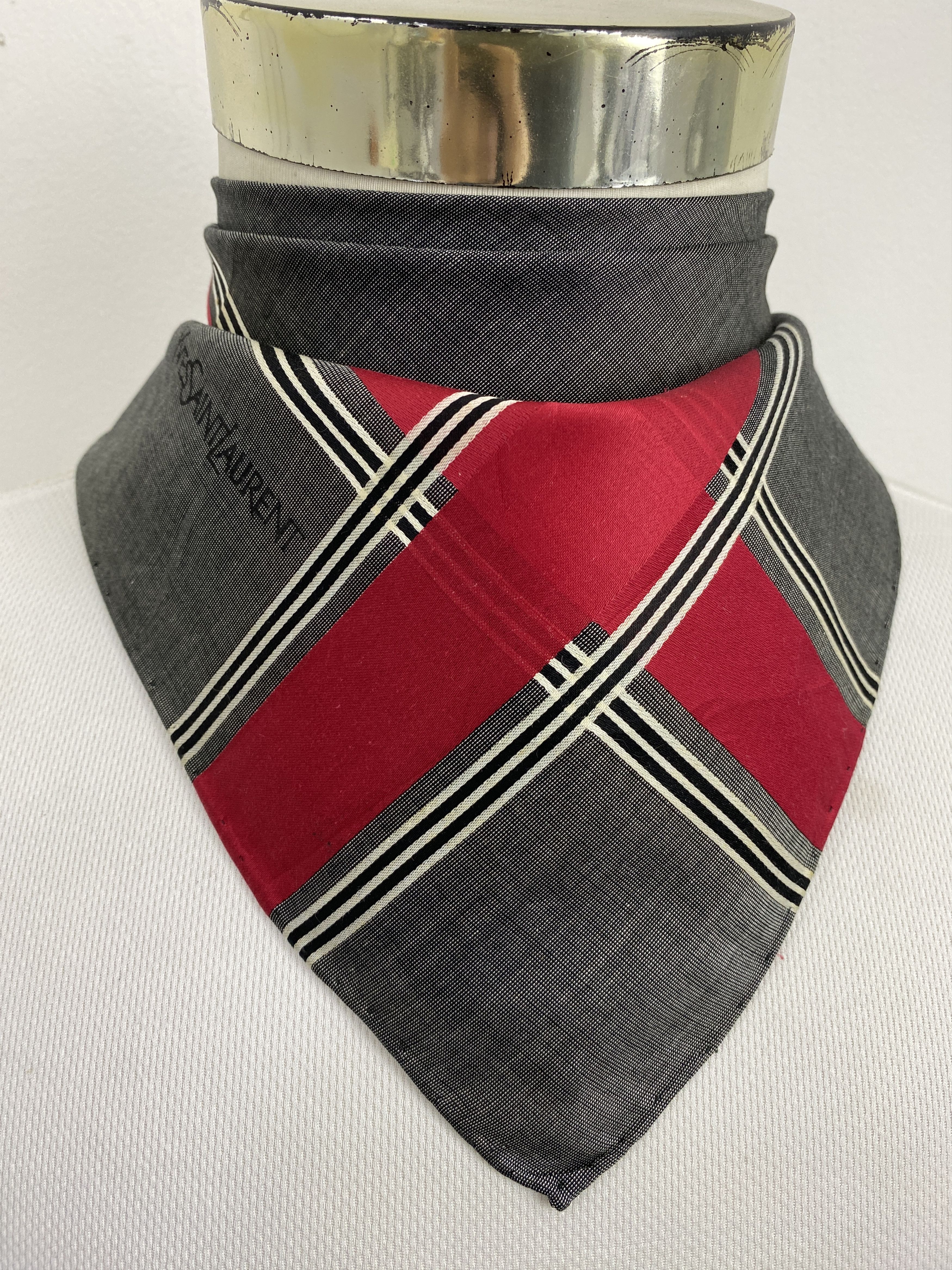 Yves Saint Laurent Yves Saint Laurent Handkerchief / Neckerchief KT0163 Size ONE SIZE - 2 Thumbnail