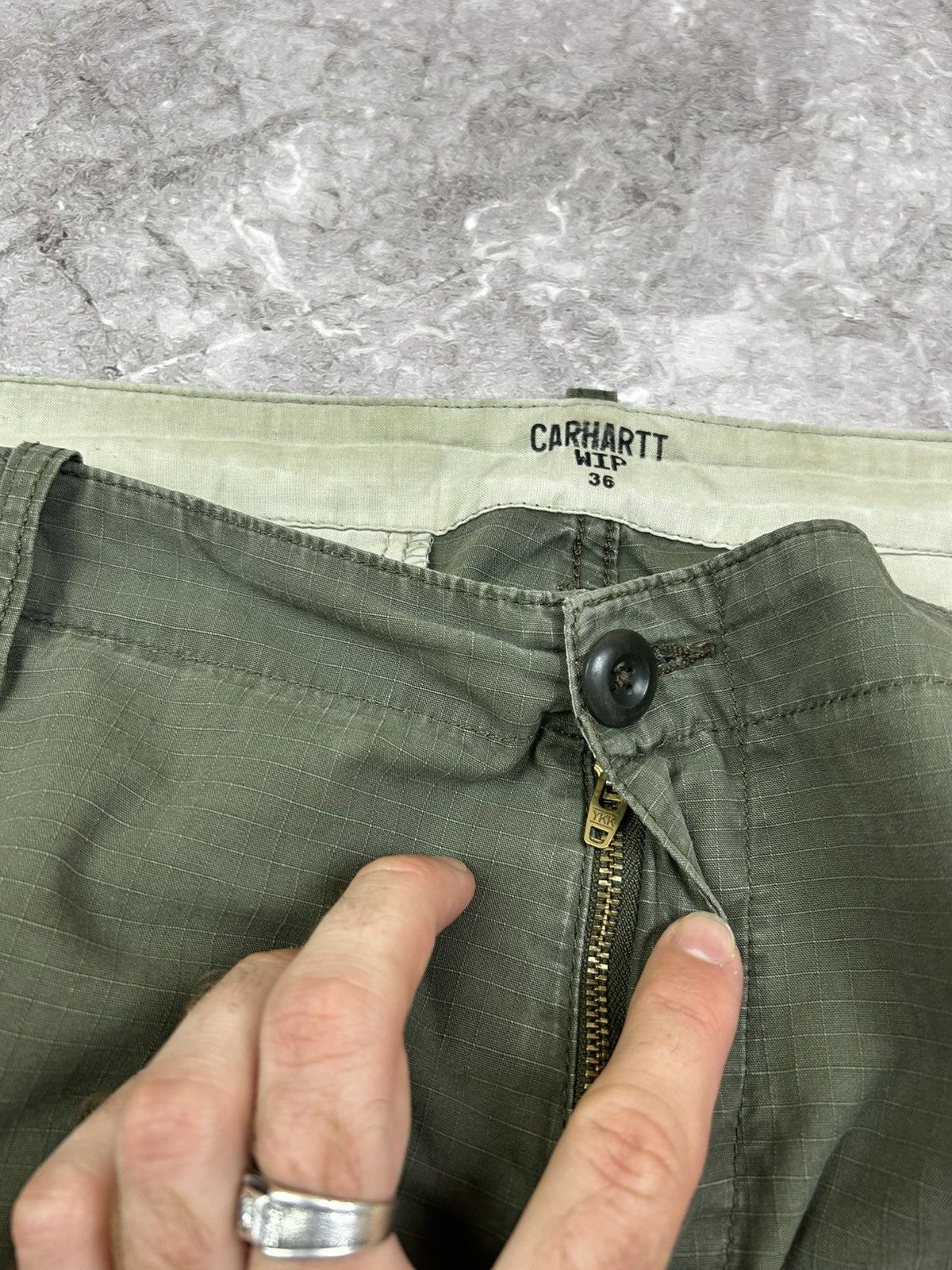 Carhartt Wip Carhartt Wip Disstress Cargo Shorts Size 36 Size US 36 / EU 52 - 9 Thumbnail