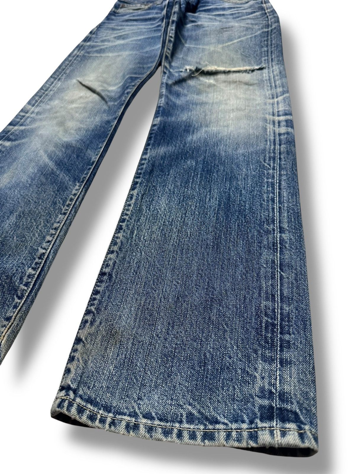 Uniqlo Vintage Uniqlo Distressed & Thunder Striked Vintage Looks Size US 32 / EU 48 - 12 Thumbnail